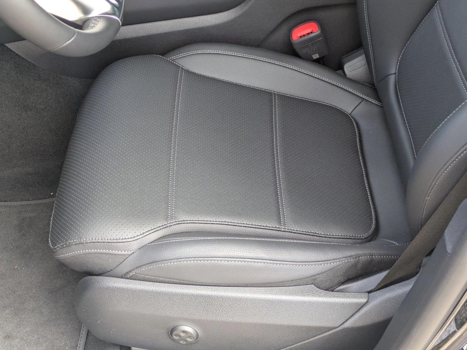 2025 Mercedes Benz GLC 300 photo 4