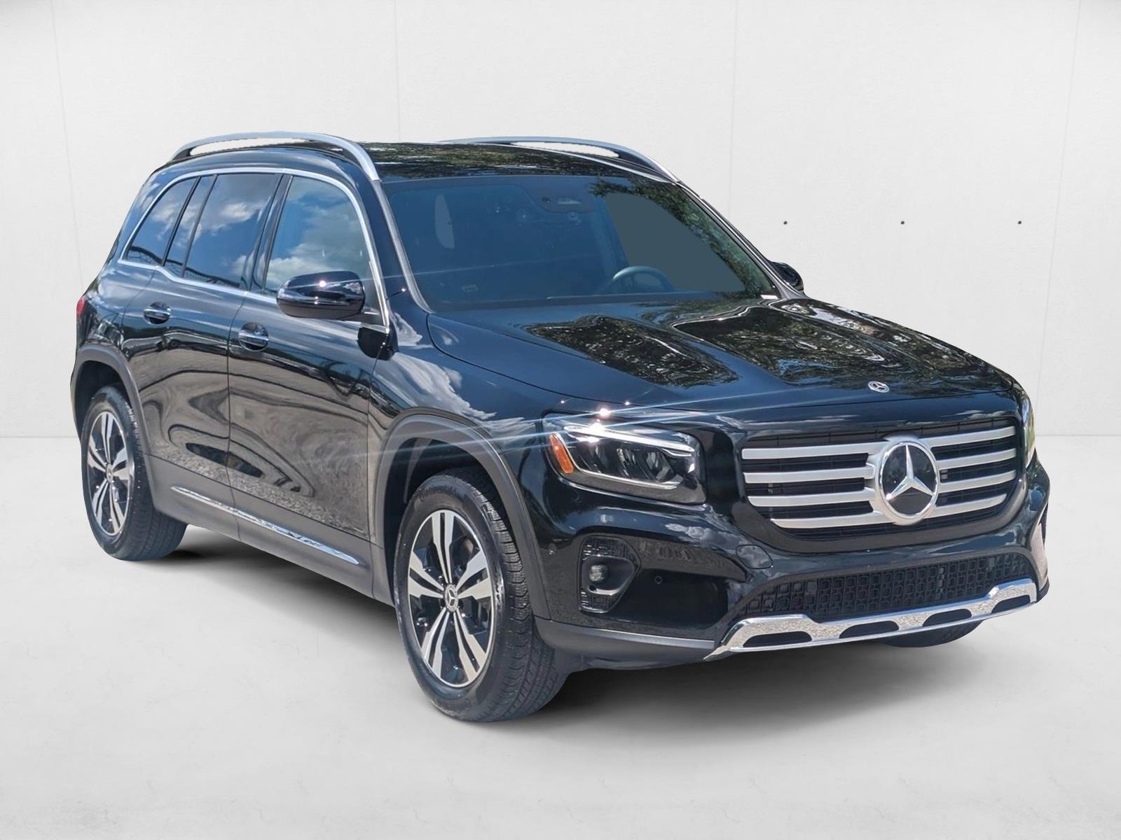 2025 Mercedes Benz GLB 250 photo 3