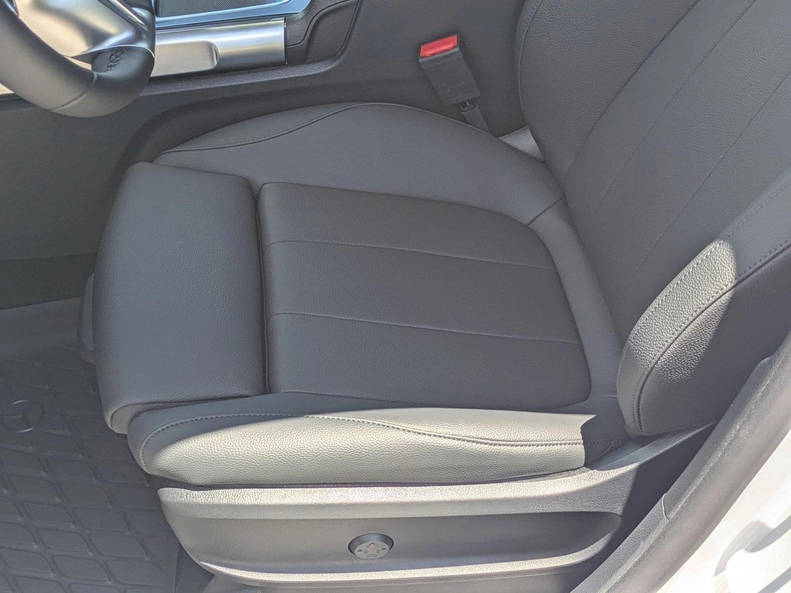2025 Mercedes Benz GLB 250 photo 4