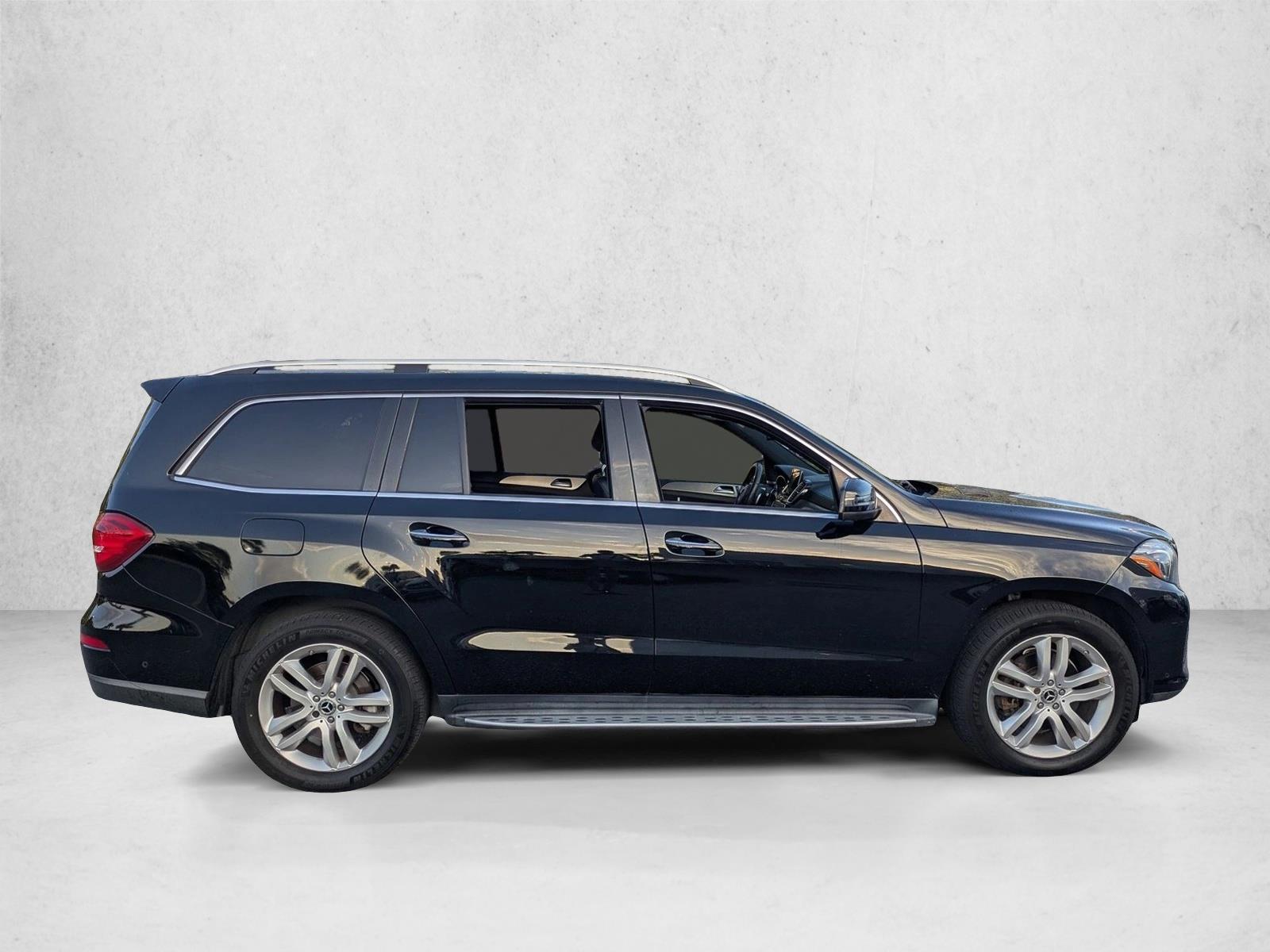 2017 Mercedes Benz GLS 4MATIC photo 2