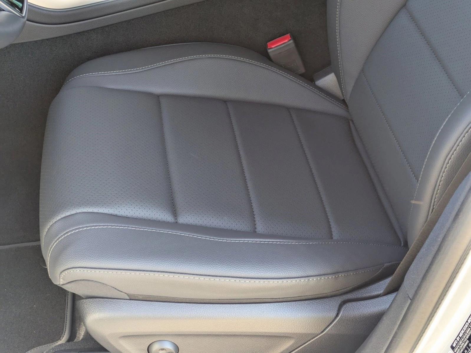 2025 Mercedes Benz GLE 450 4MATIC photo 4