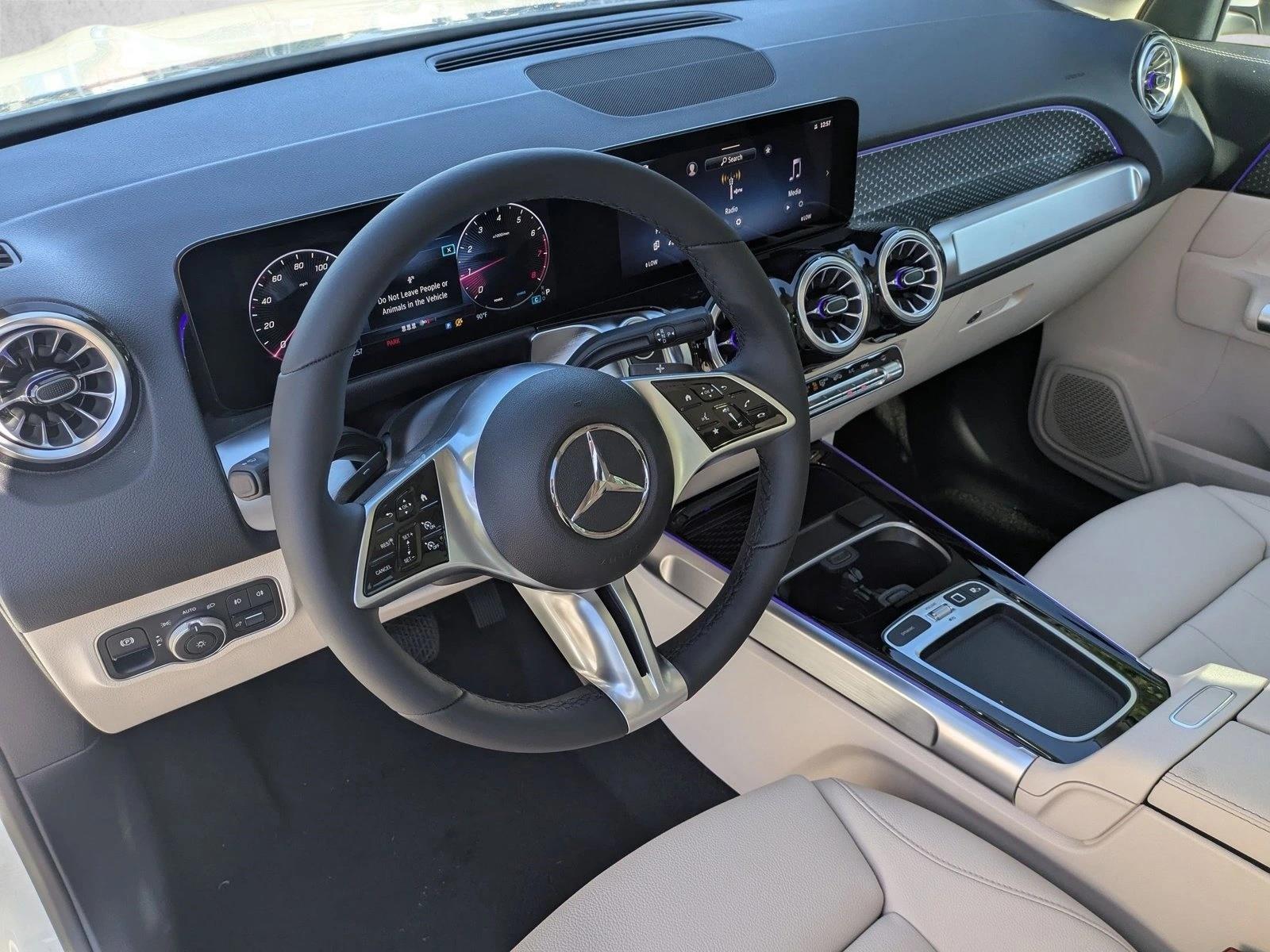 2025 Mercedes Benz GLB 250 photo 3