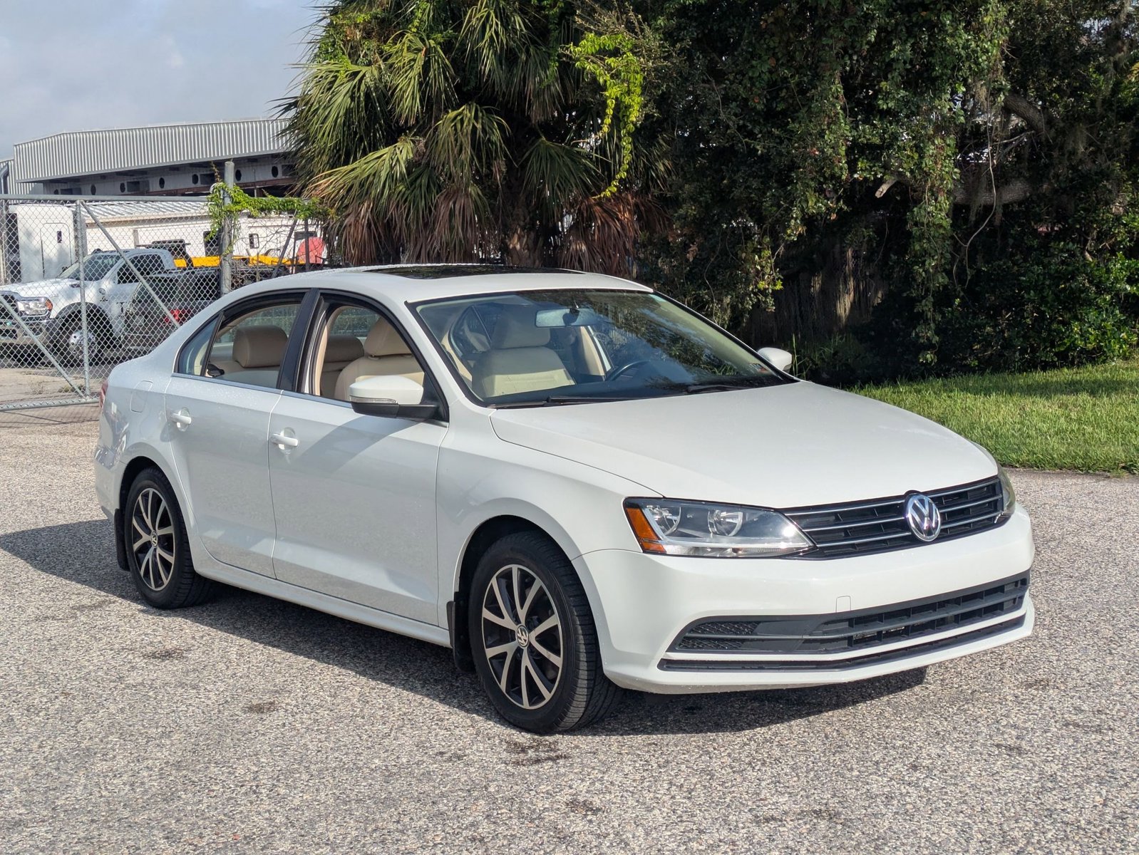 2017 Volkswagen Jetta 1.4T SE photo 2