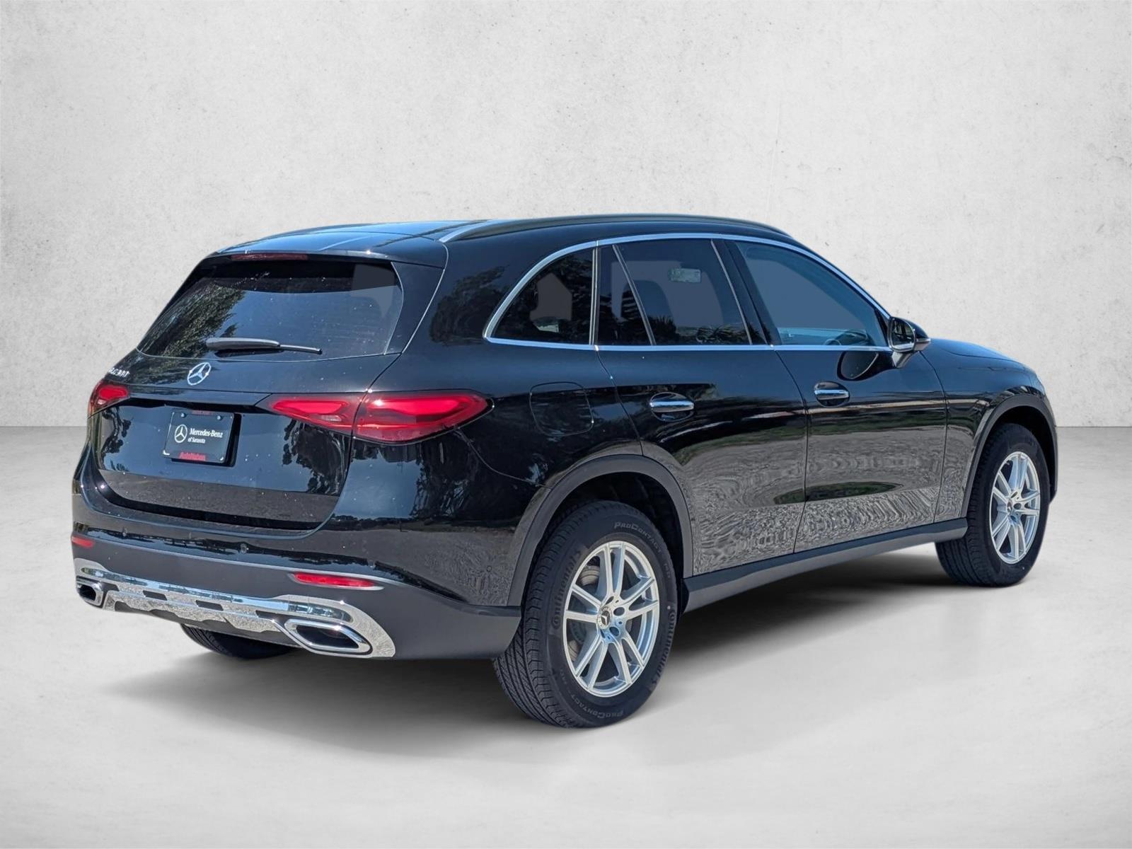 2025 Mercedes Benz GLC 300 photo 2