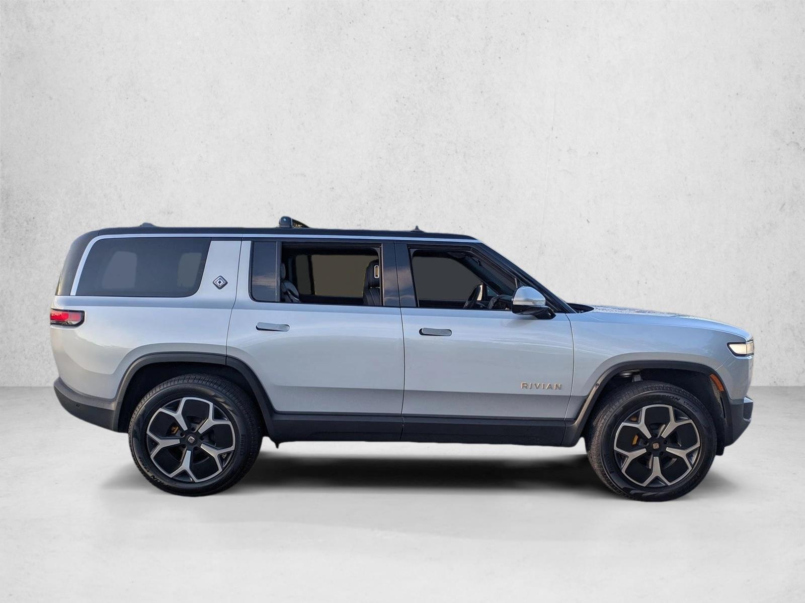 2023 Rivian R1S Adventure photo 2
