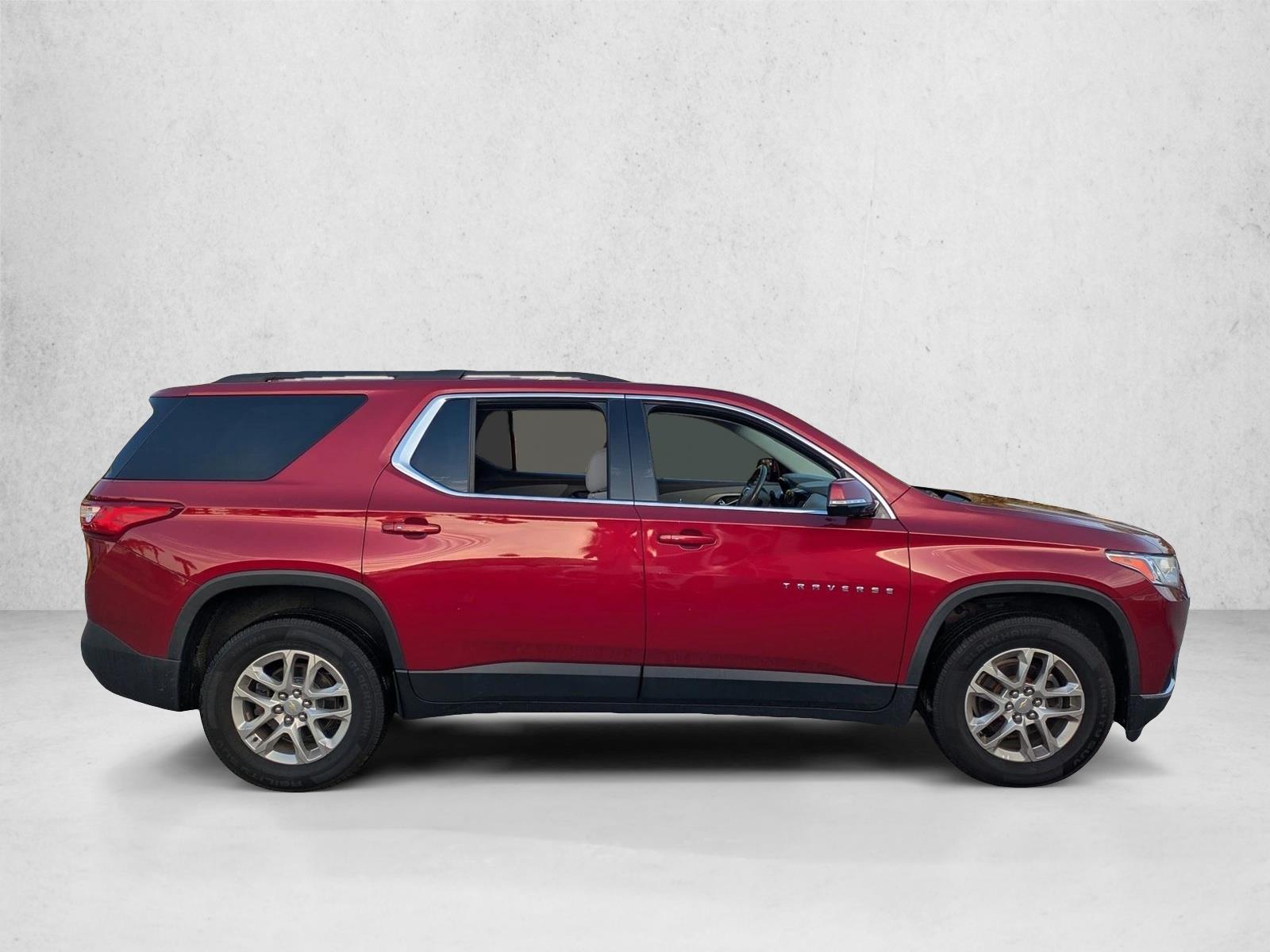 2020 Chevrolet Traverse Cloth 1LT photo 2