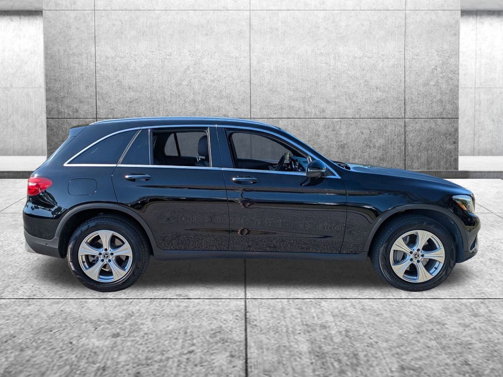 2018 Mercedes Benz GLC 300 photo 2