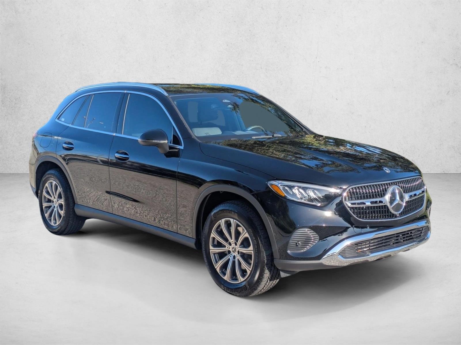 2025 Mercedes Benz GLC 300 photo 3