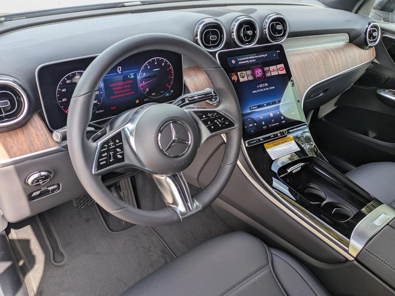 2025 Mercedes Benz GLC 300 photo 3