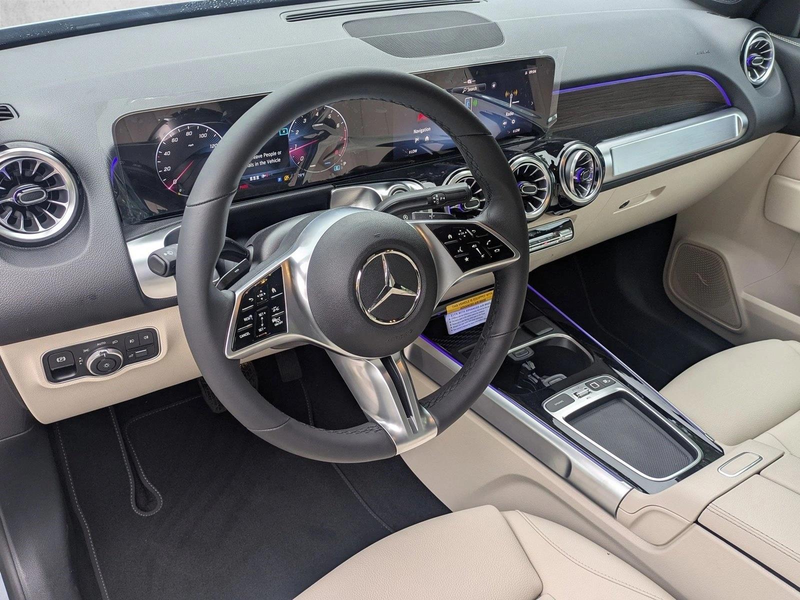 2025 Mercedes Benz GLB 250 photo 3