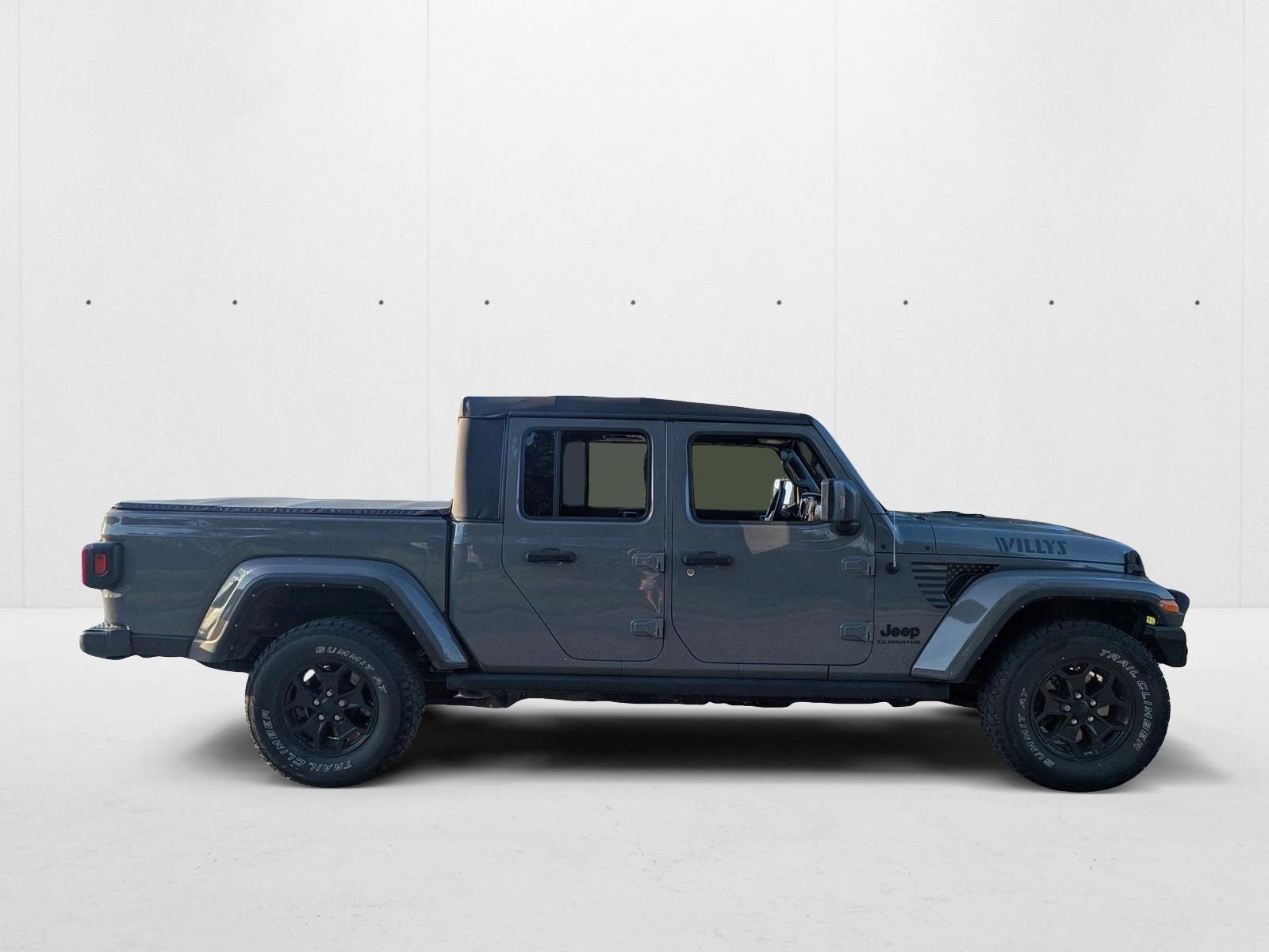 2021 Jeep Gladiator Willys Sport photo 4