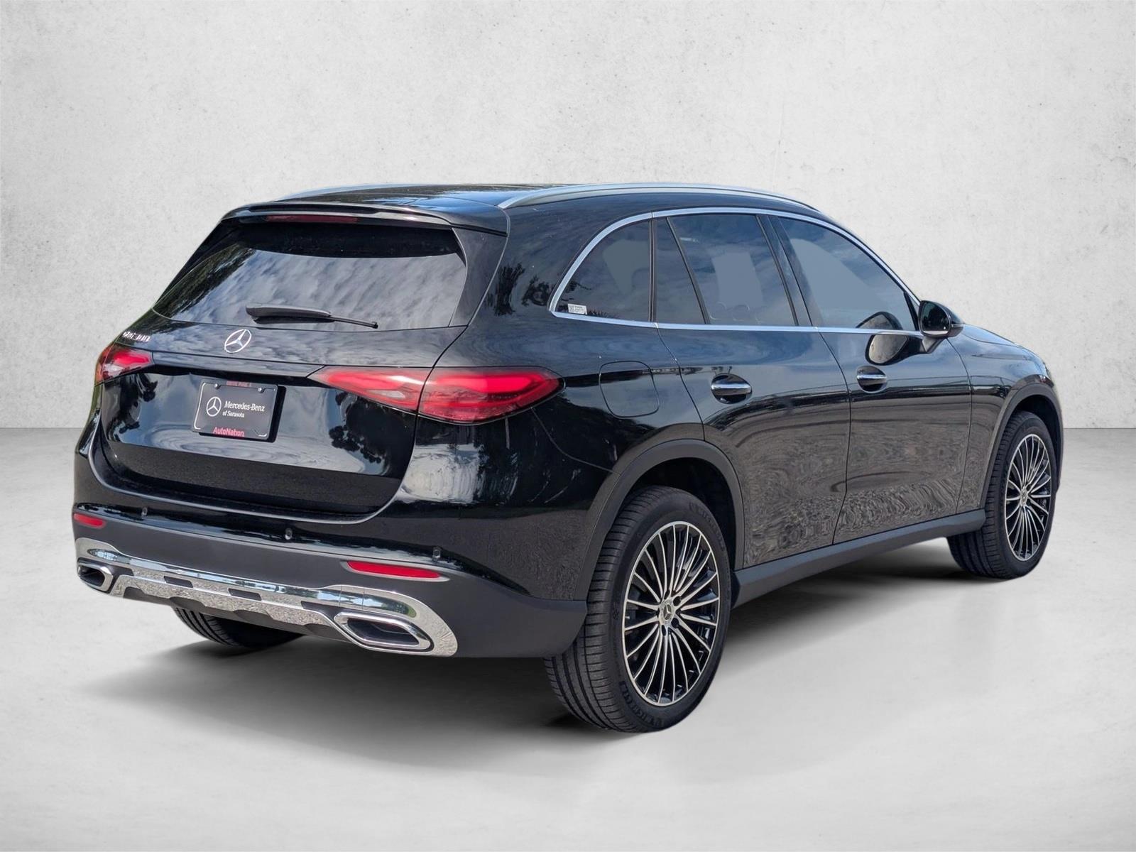 2025 Mercedes Benz GLC 300 photo 2