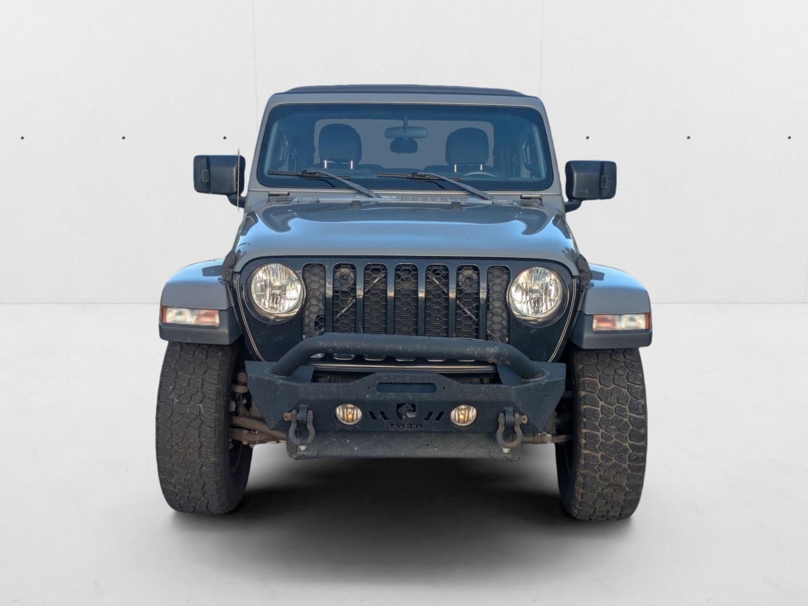 2021 Jeep Gladiator Willys Sport photo 2