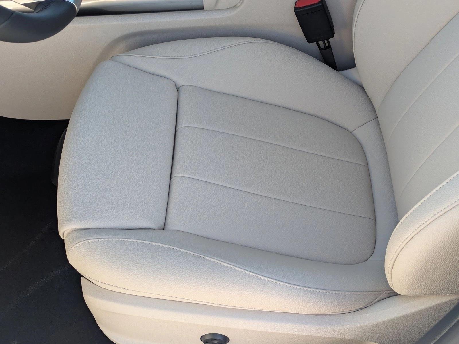 2025 Mercedes Benz GLA 250 4MATIC photo 4