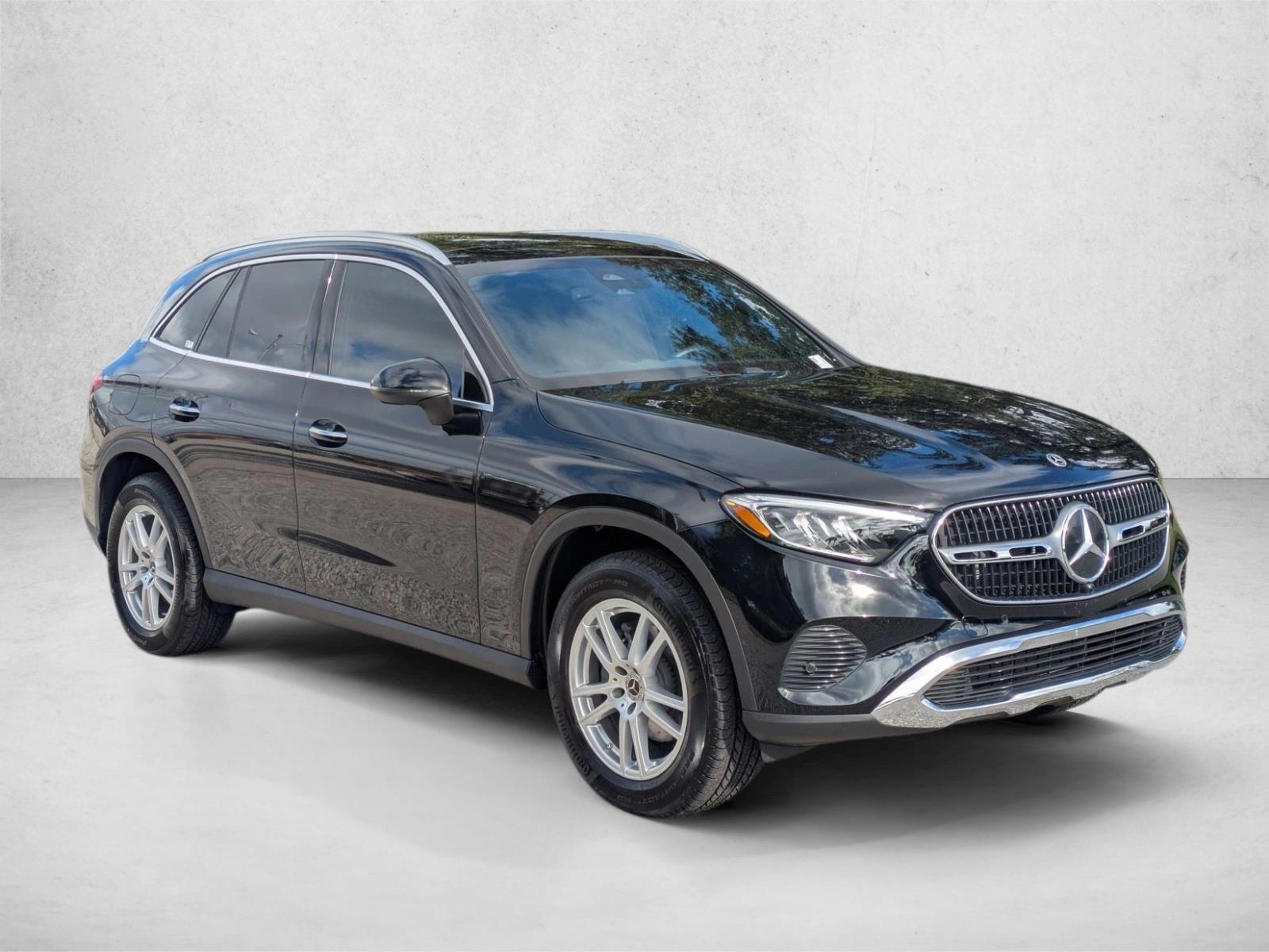 2025 Mercedes Benz GLC 300 photo 3