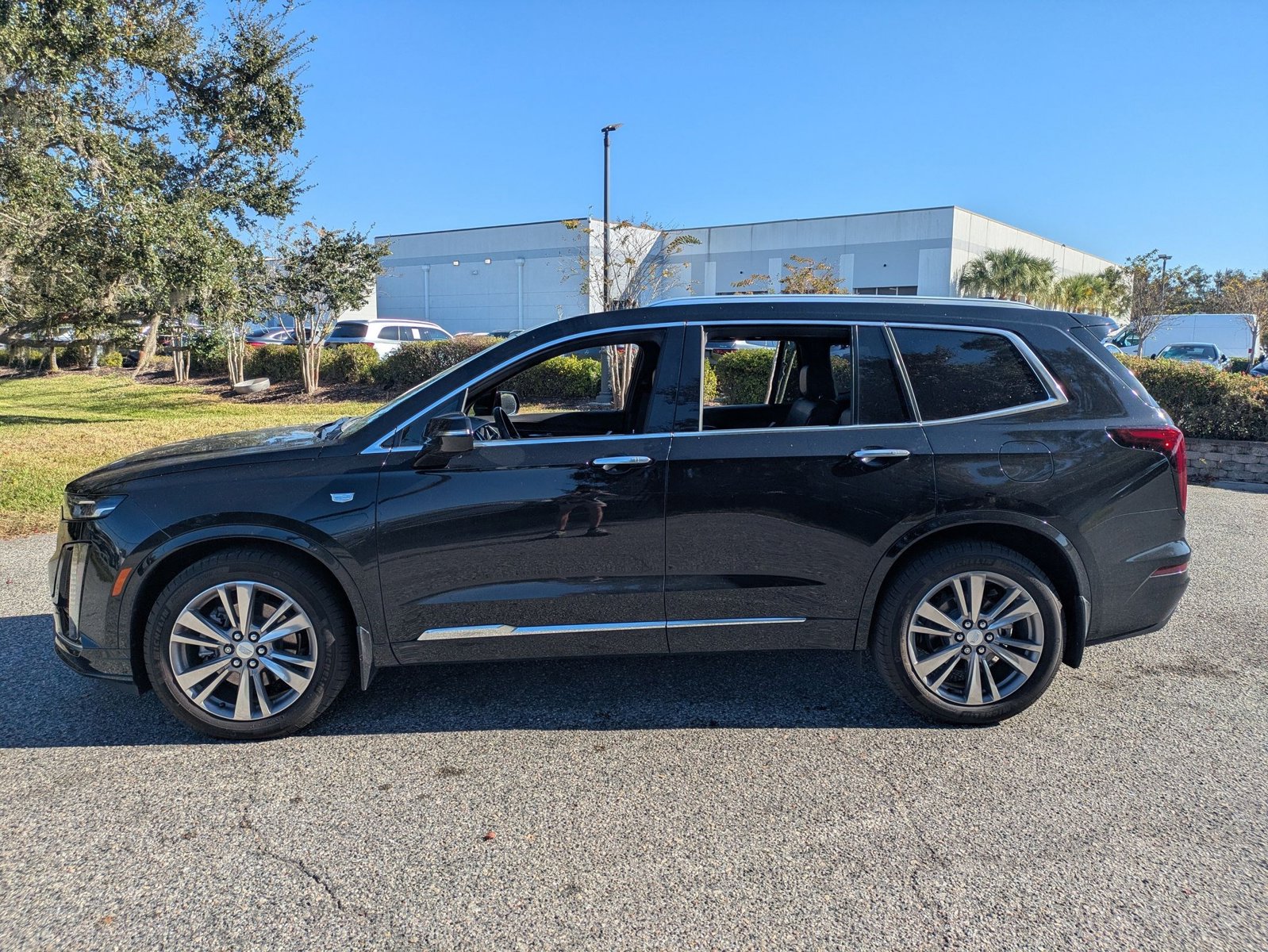 2024 Cadillac XT6 Premium Luxury photo 3