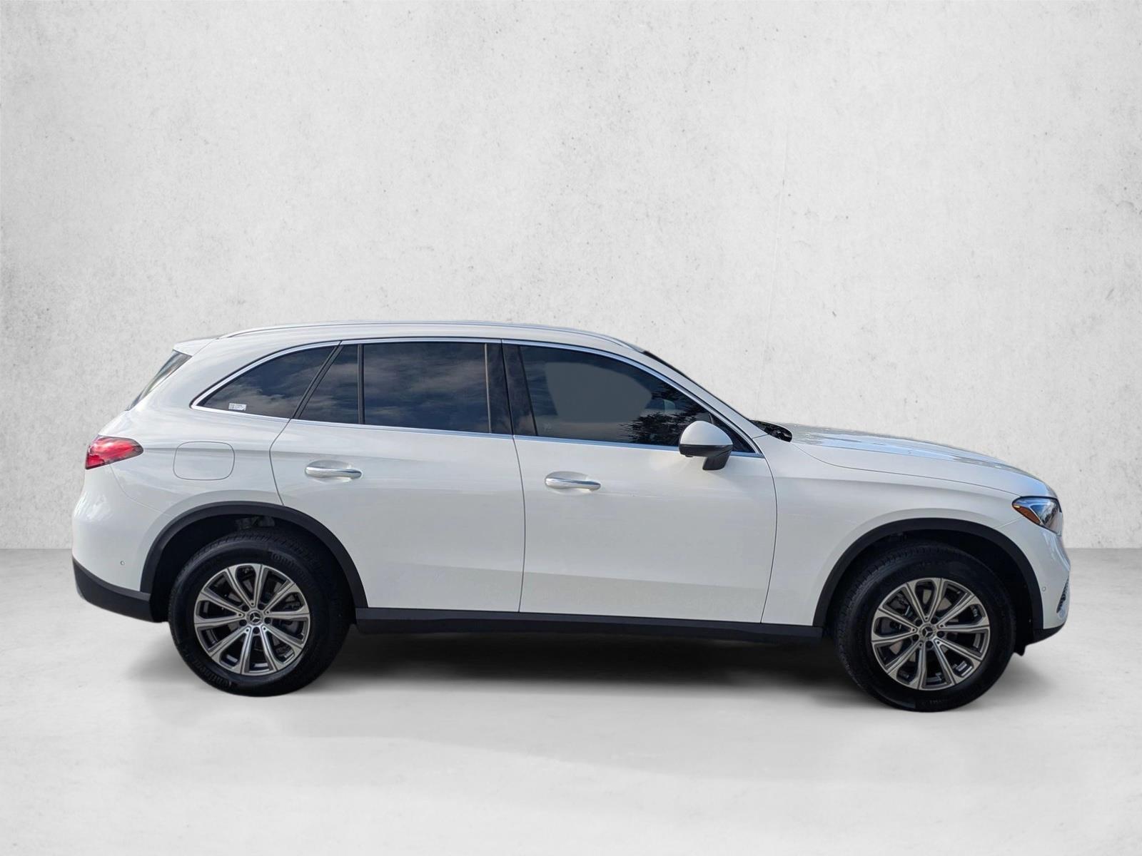 2025 Mercedes Benz GLC 300 photo 4