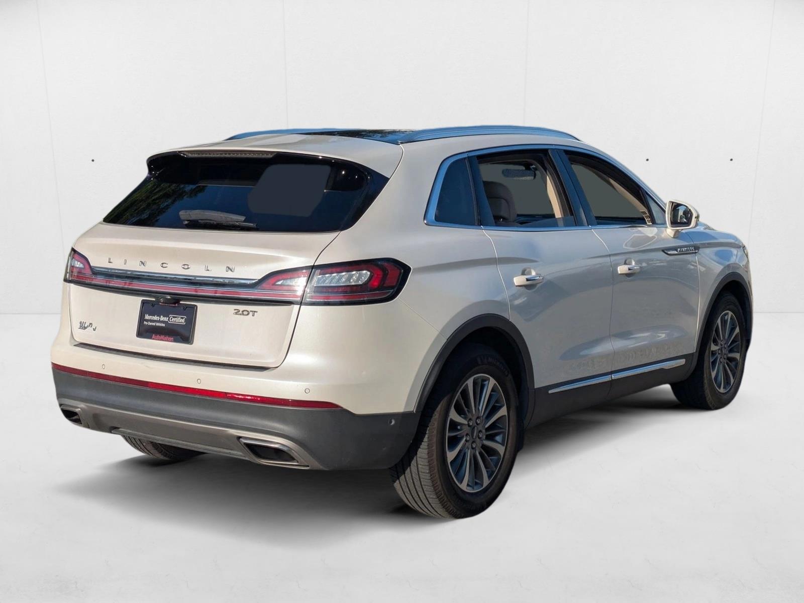 2019 Lincoln Nautilus Reserve photo 3