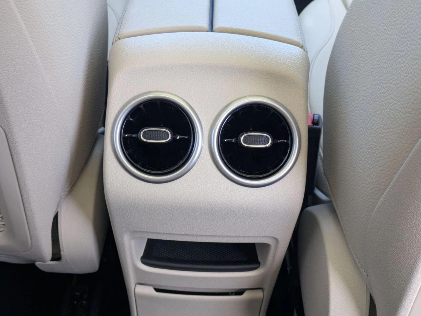 2026 Mercedes-Benz GLB GLB 250 - Photo 17
