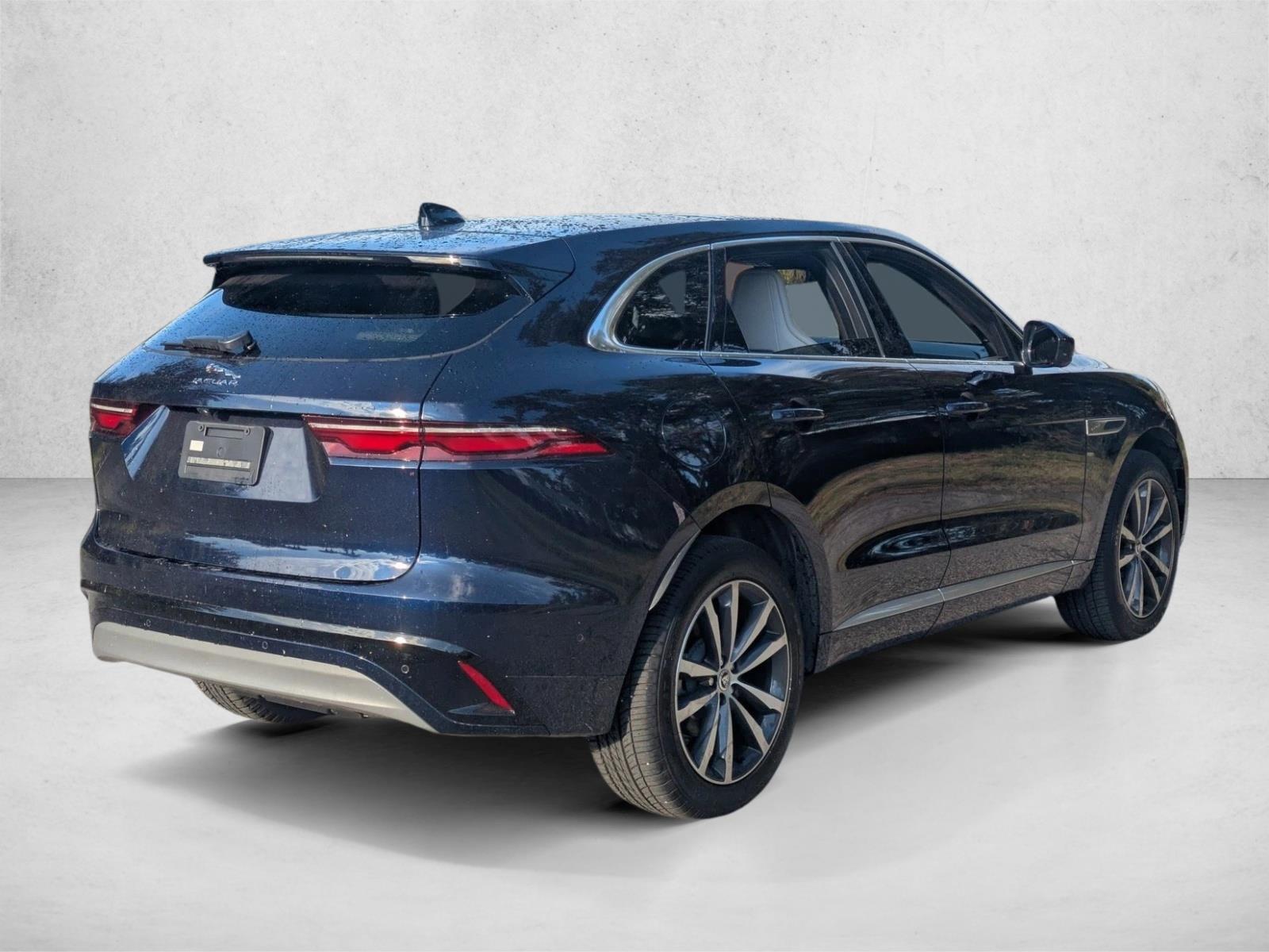 2025 Jaguar F-PACE P250 R-Dynamic S photo 3