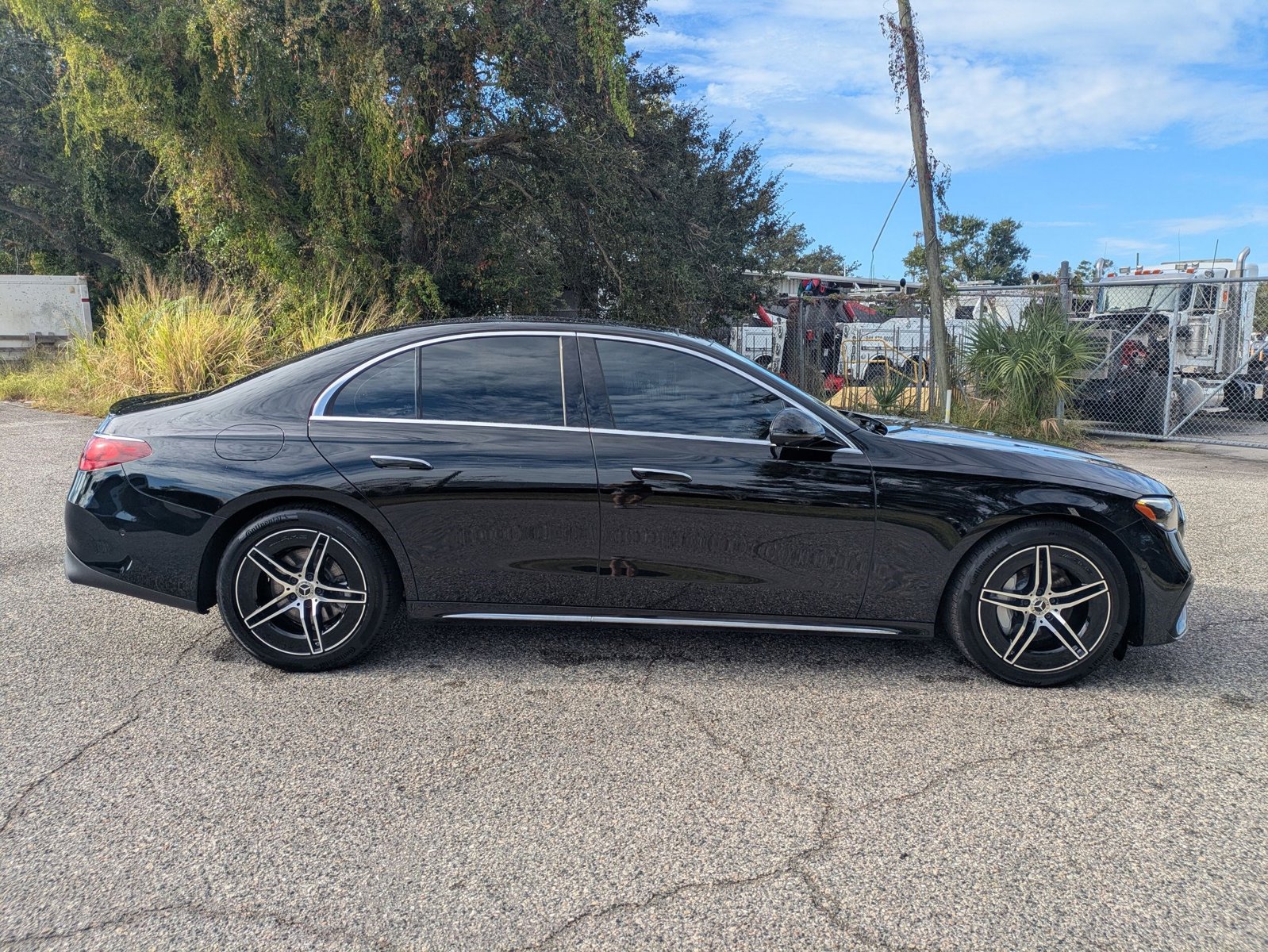 2025 Mercedes Benz E 350 4MATIC Sedan photo 4