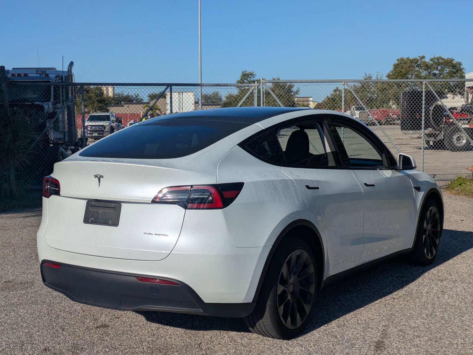 2023 Tesla Model Y Long Range photo 3