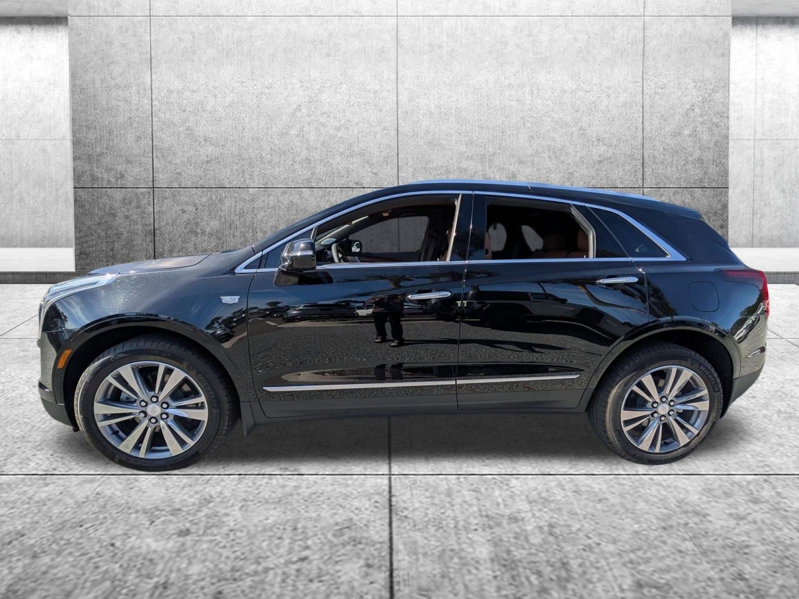 2024 Cadillac XT5 Premium Luxury photo 2