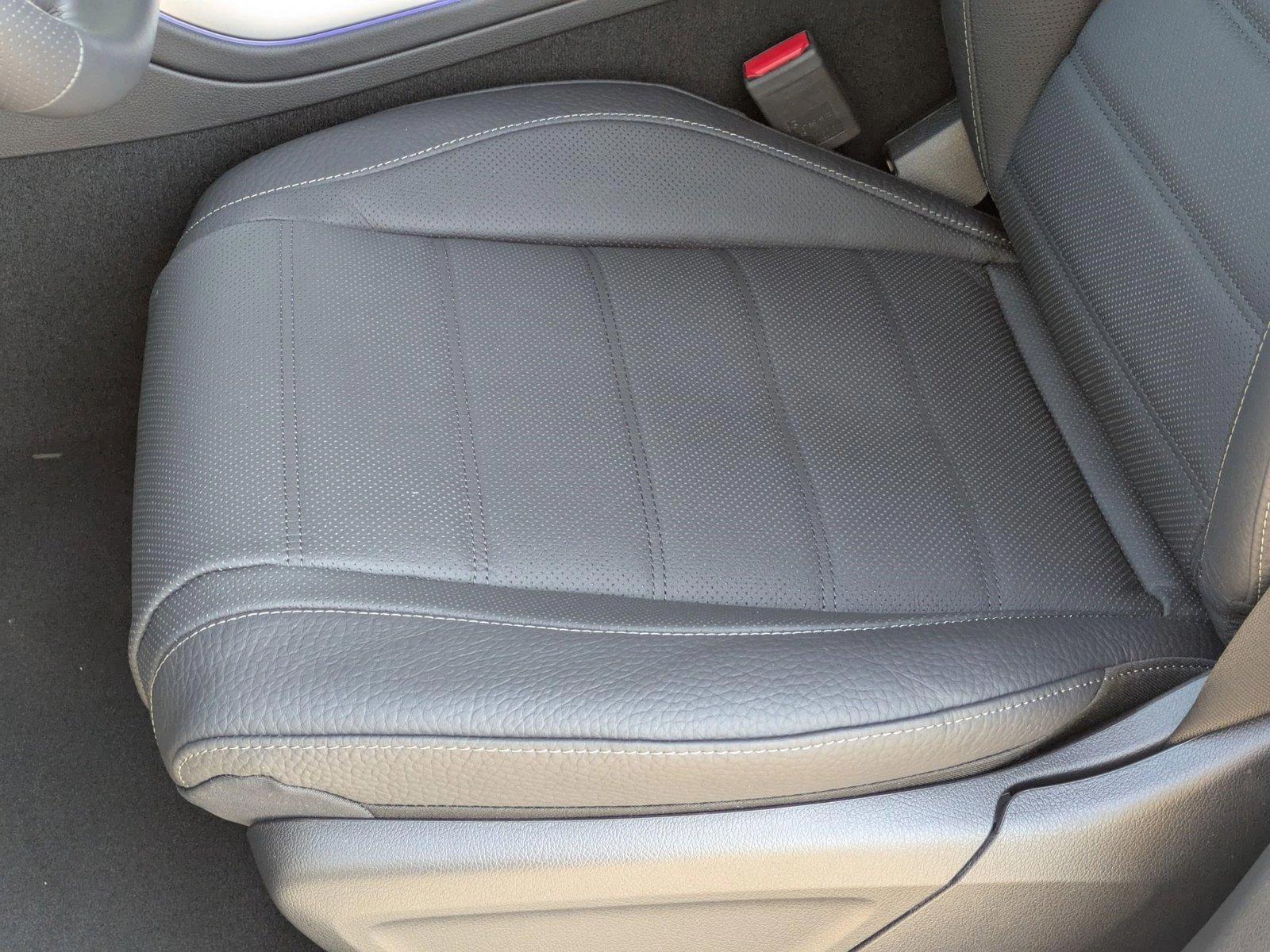 2025 Mercedes Benz GLS 580 4MATIC photo 4