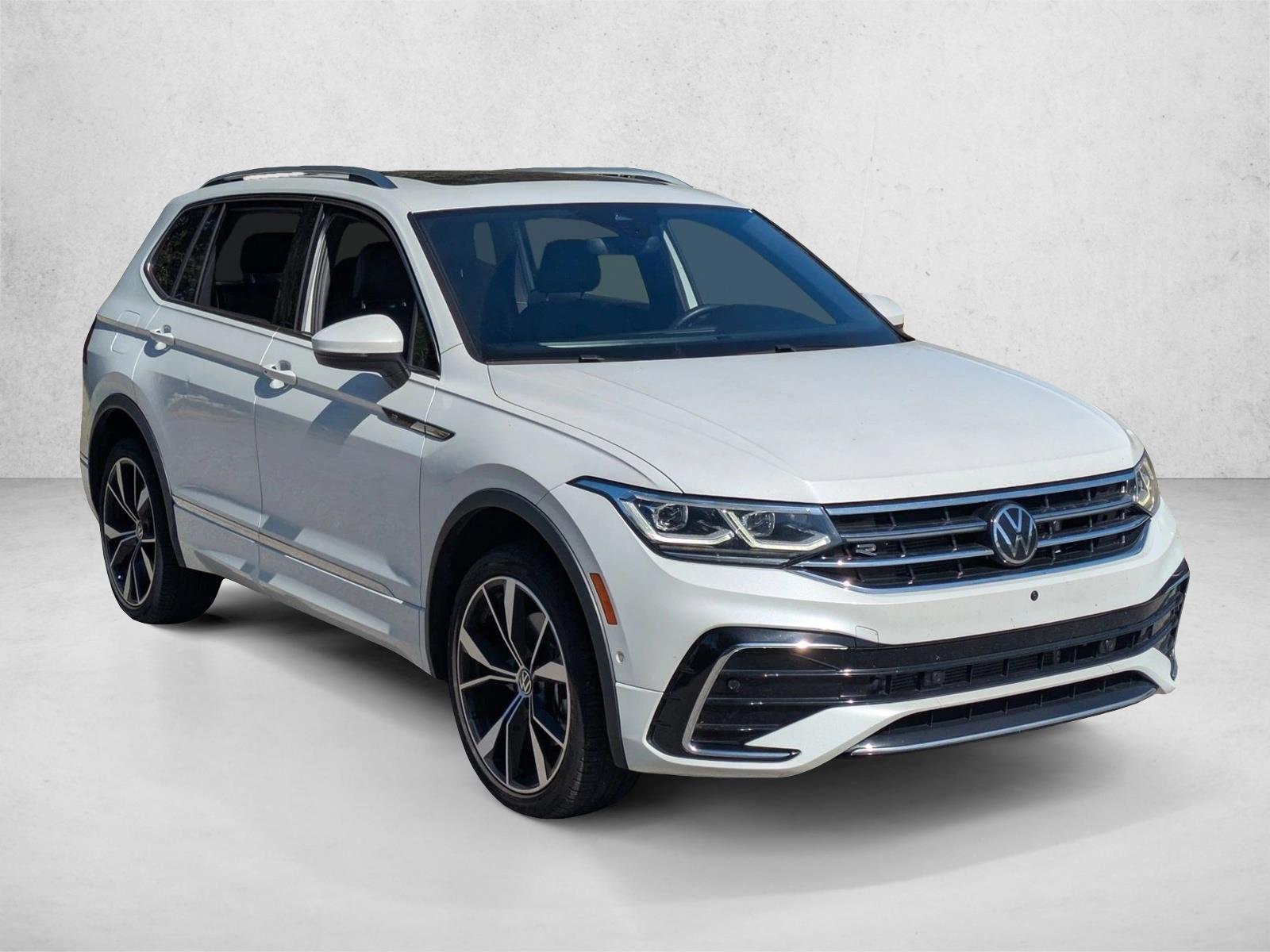 2023 Volkswagen Tiguan SEL R-Line Black photo 2