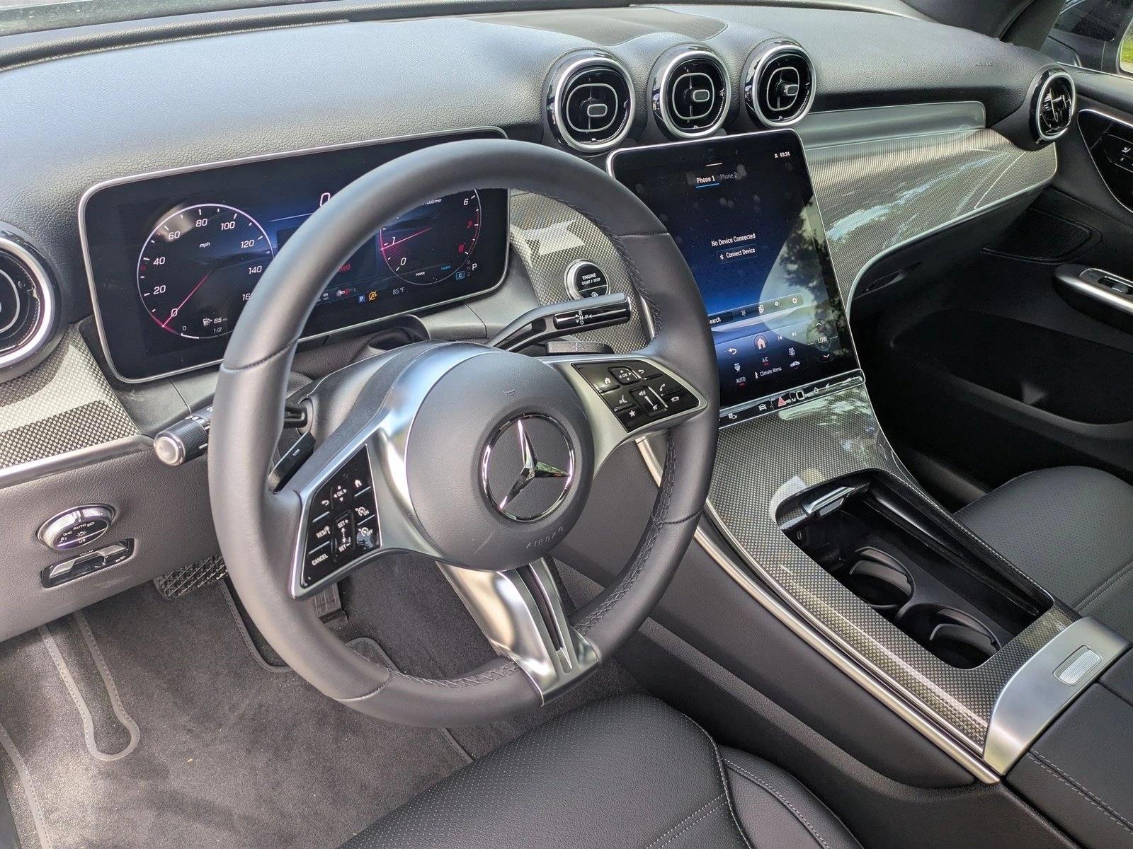 2025 Mercedes Benz GLC 300 photo 3