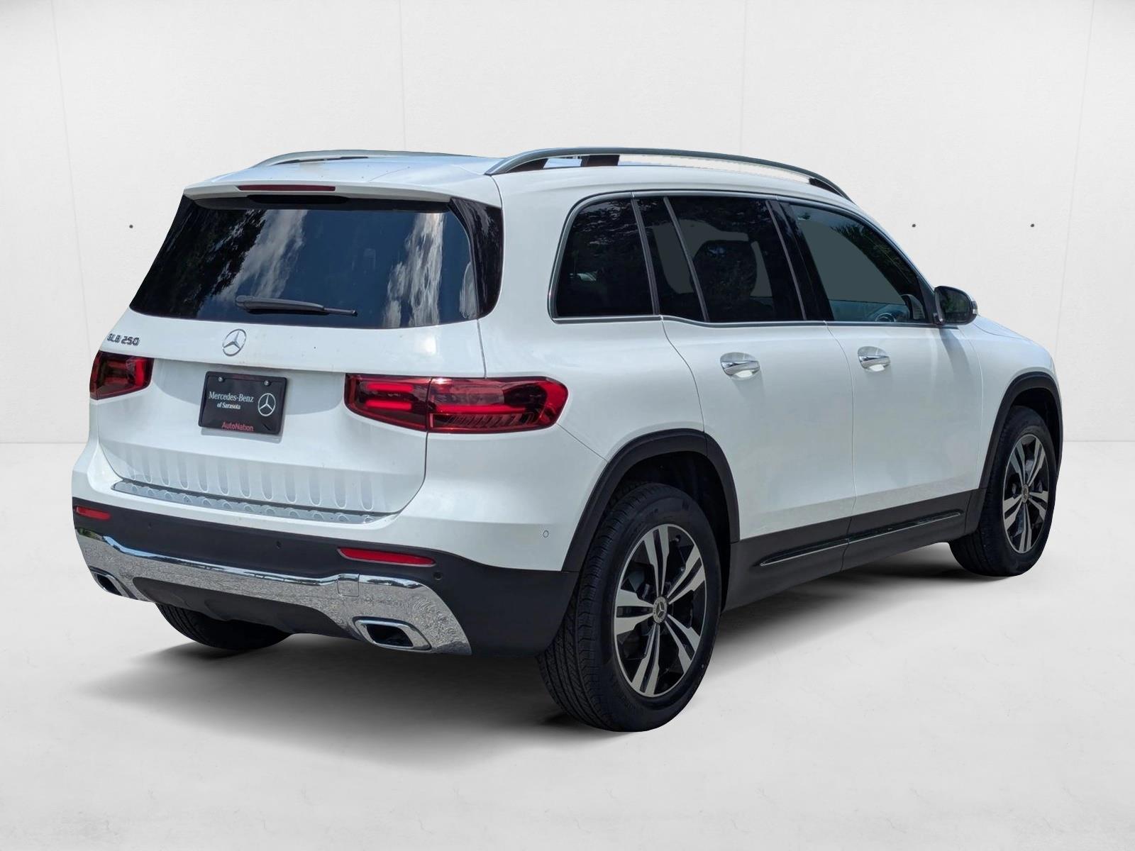 2025 Mercedes Benz GLB 250 photo 2