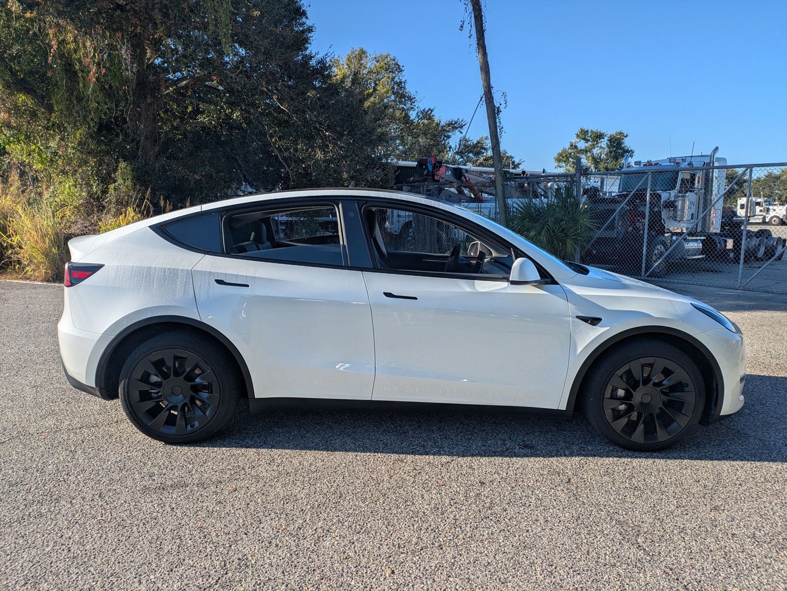 2023 Tesla Model Y Long Range photo 2