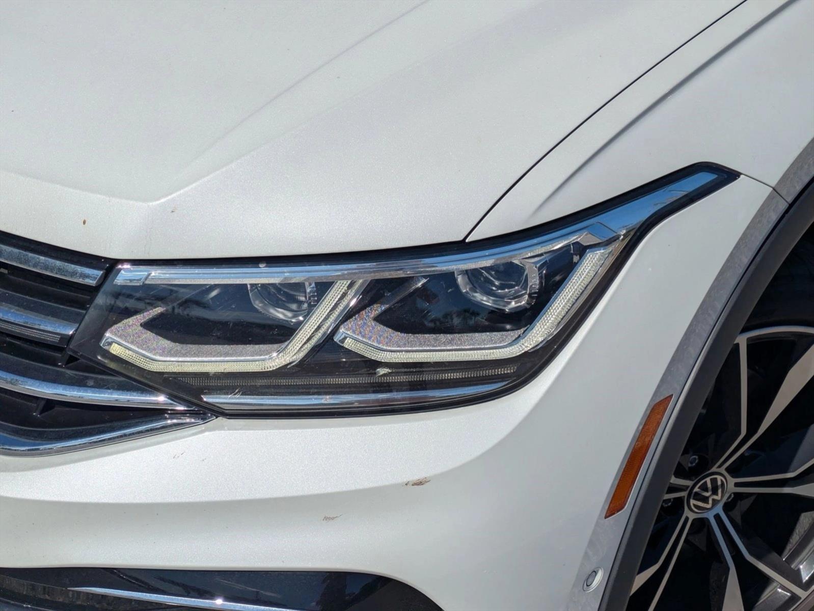 2023 Volkswagen Tiguan SEL R-Line Black photo 4