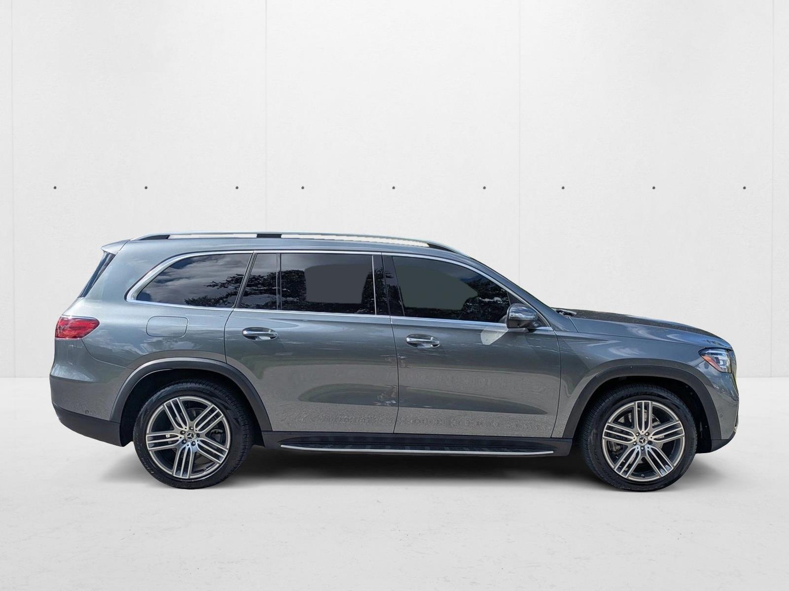2025 Mercedes Benz GLS 450 4MATIC photo 4