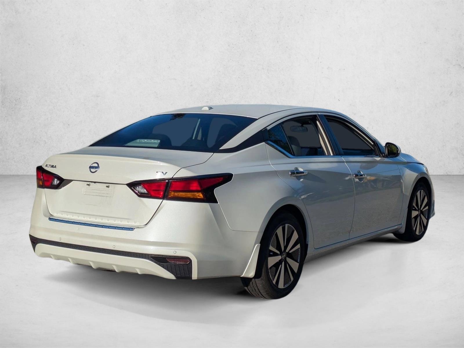 2022 Nissan Altima 2.5 SV photo 2