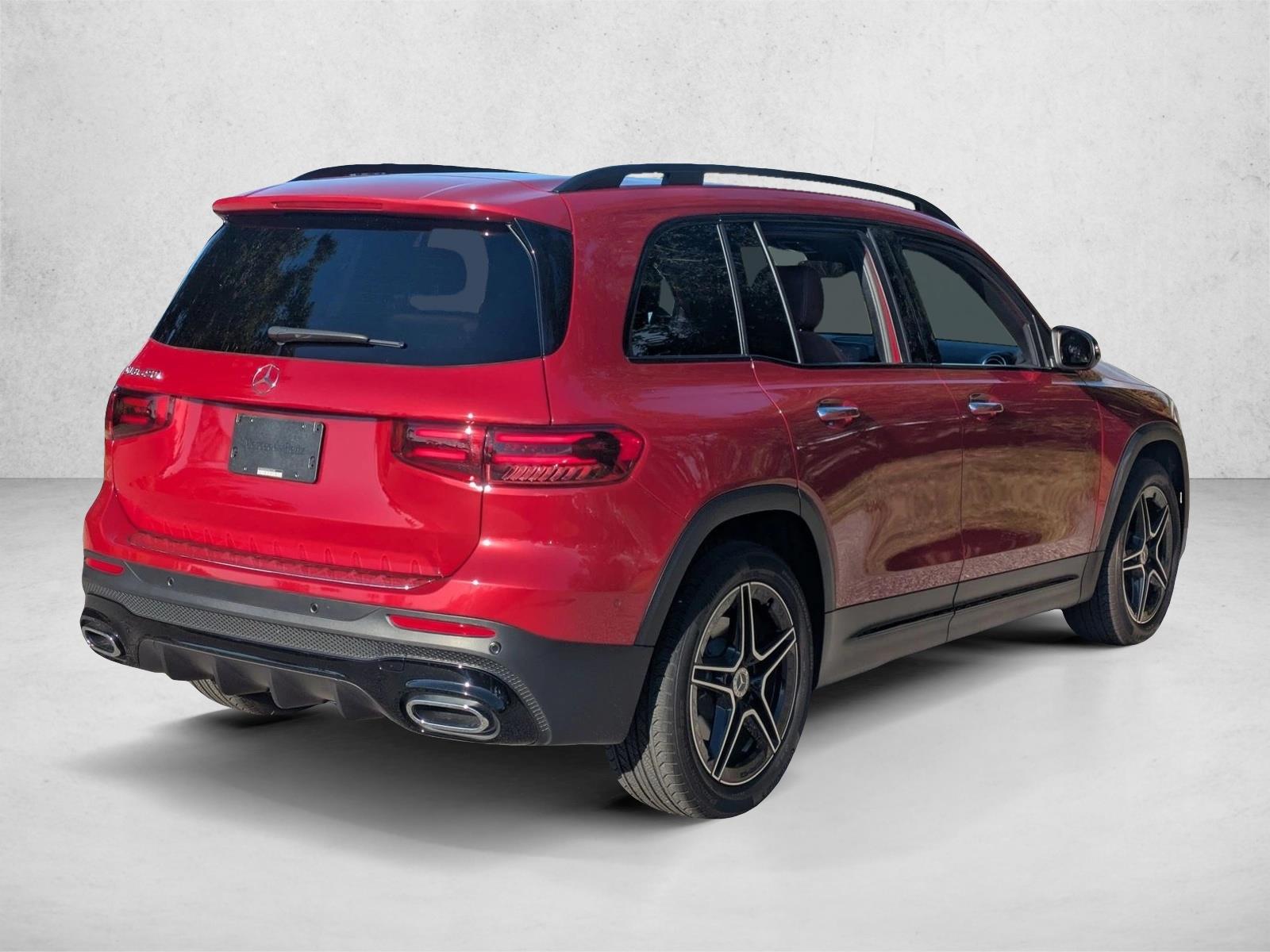 2024 Mercedes Benz GLB 250 photo 3