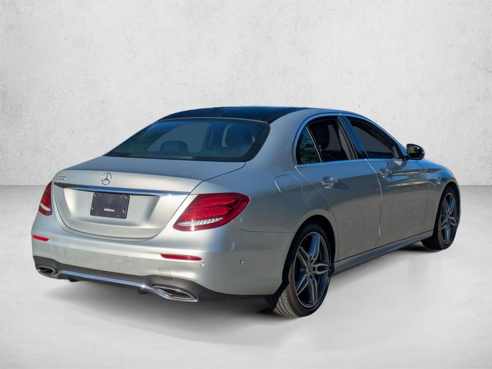 2018 Mercedes Benz E 300 Sedan photo 4