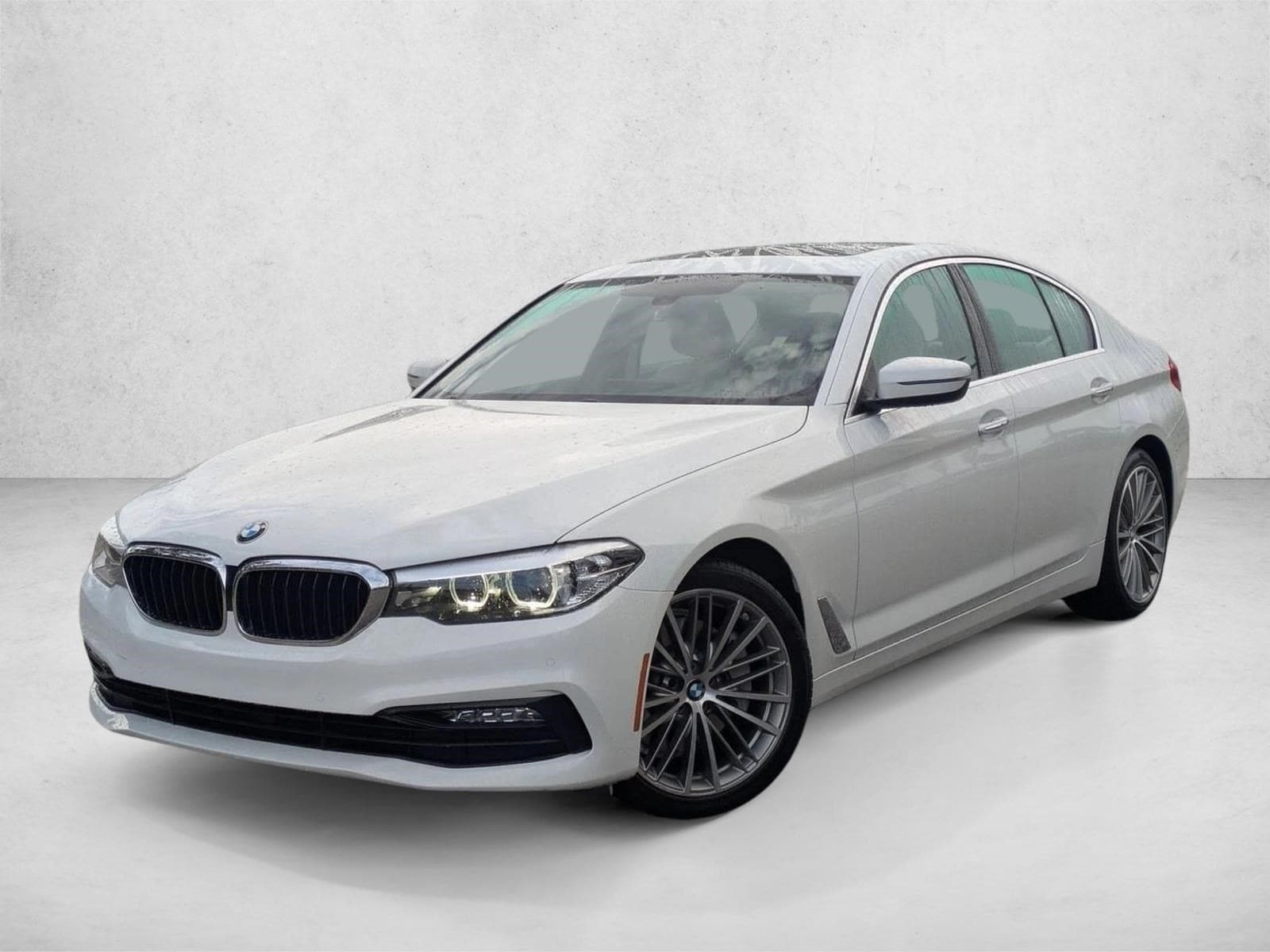 2018 BMW 5 Series 530i's photo