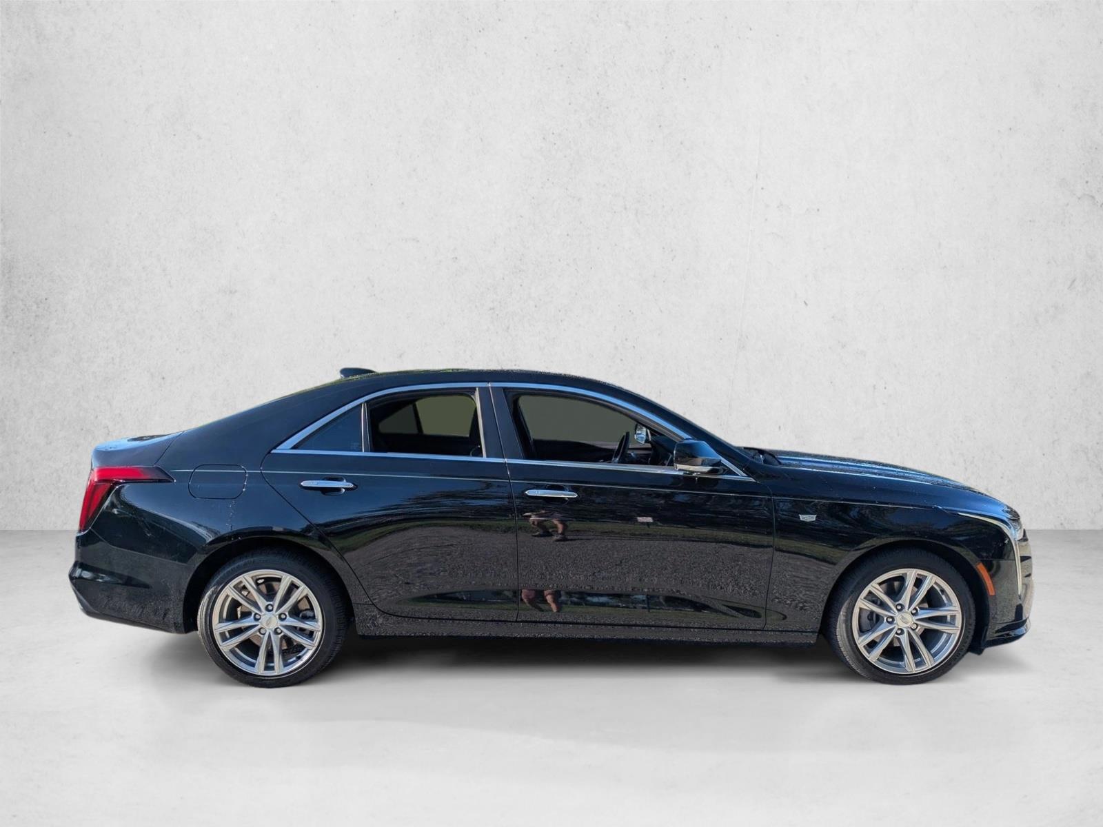 2022 Cadillac CT4 Luxury photo 2