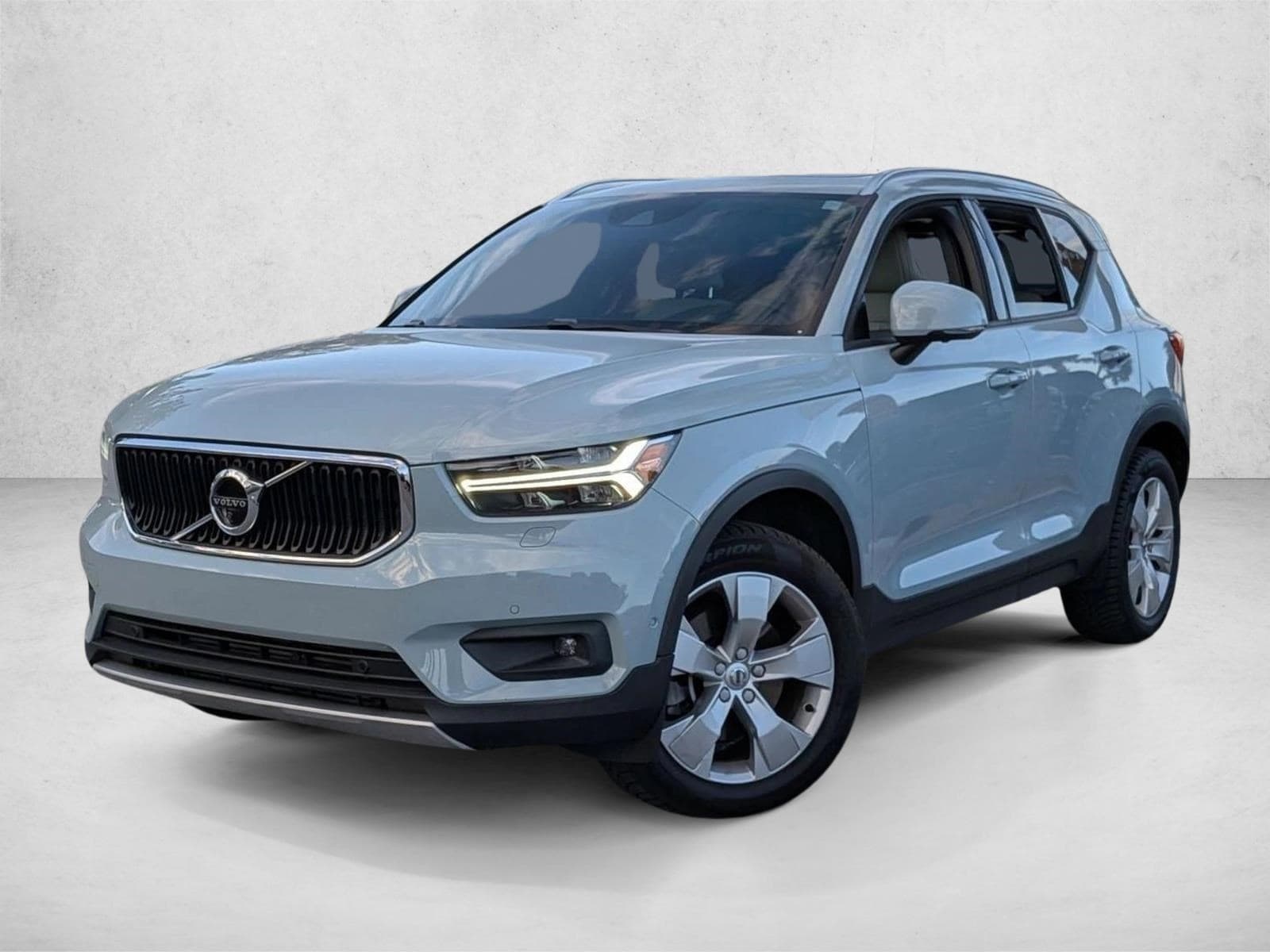 2019 Volvo XC40 Momentum's photo