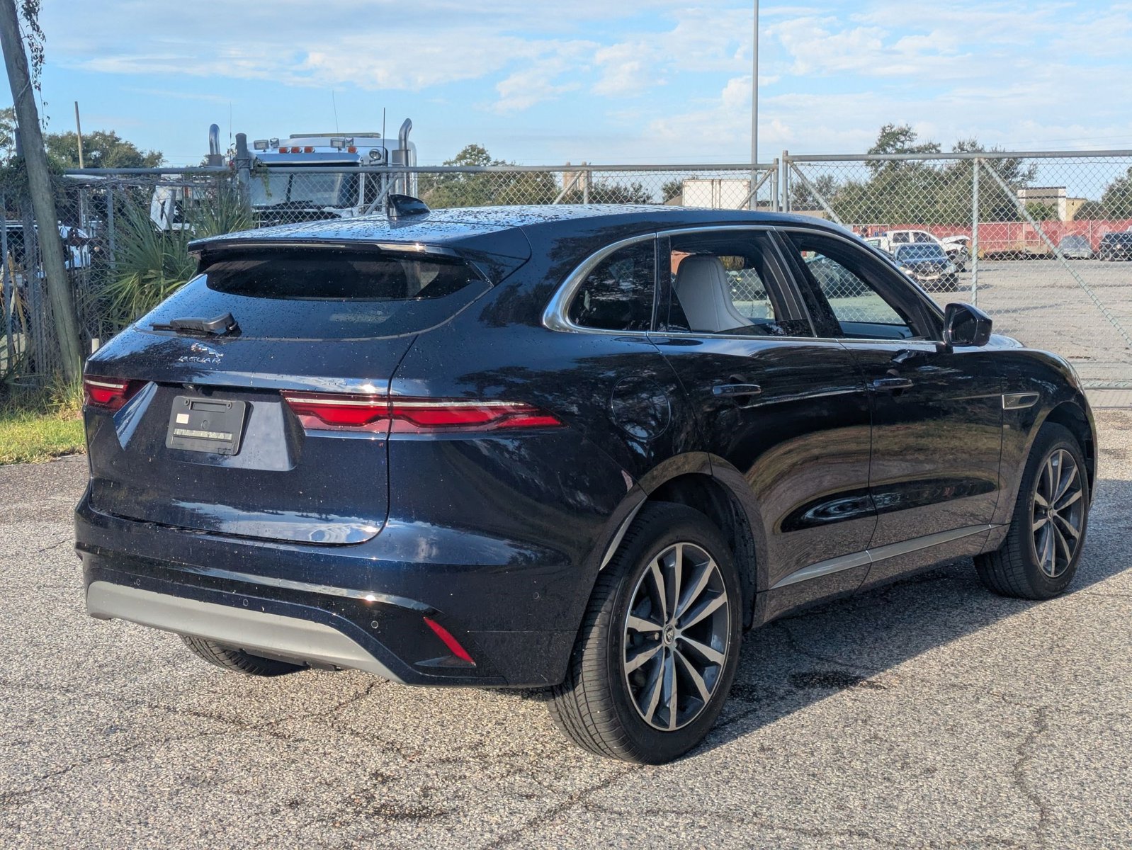 2025 Jaguar F-PACE P250 R-Dynamic S photo 3