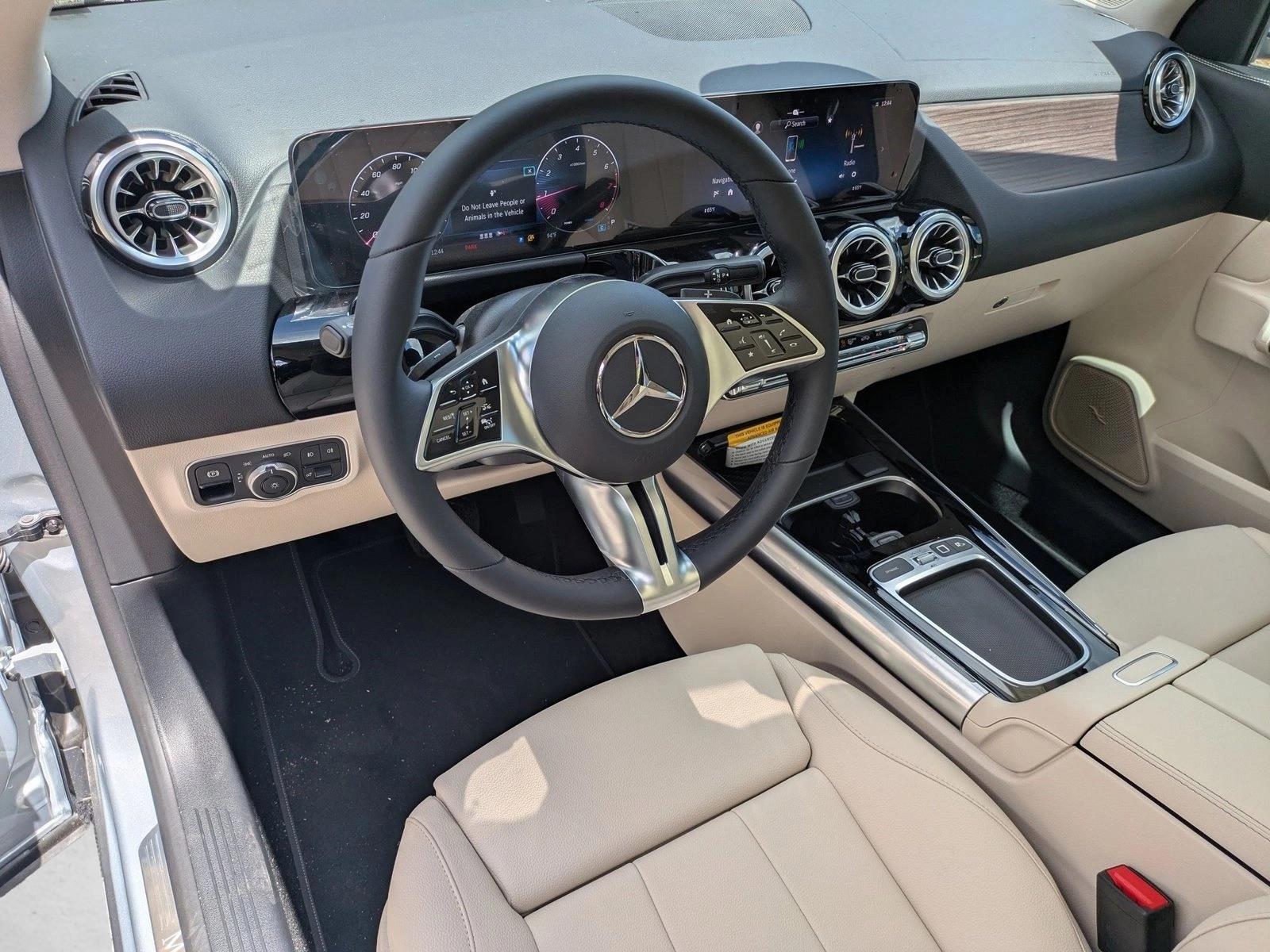2025 Mercedes Benz GLA 4MATIC photo 3