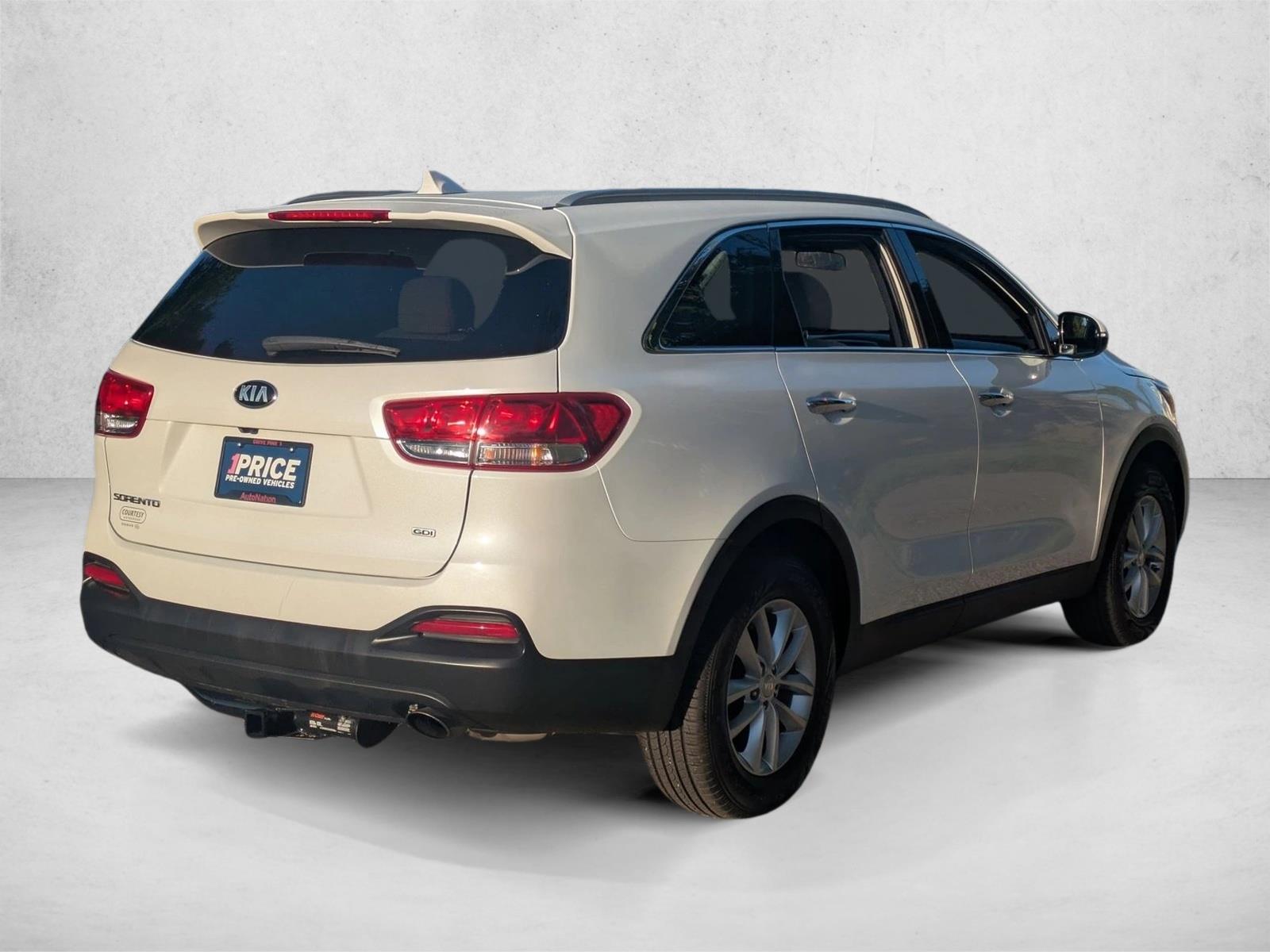 2018 Kia Sorento LX photo 3