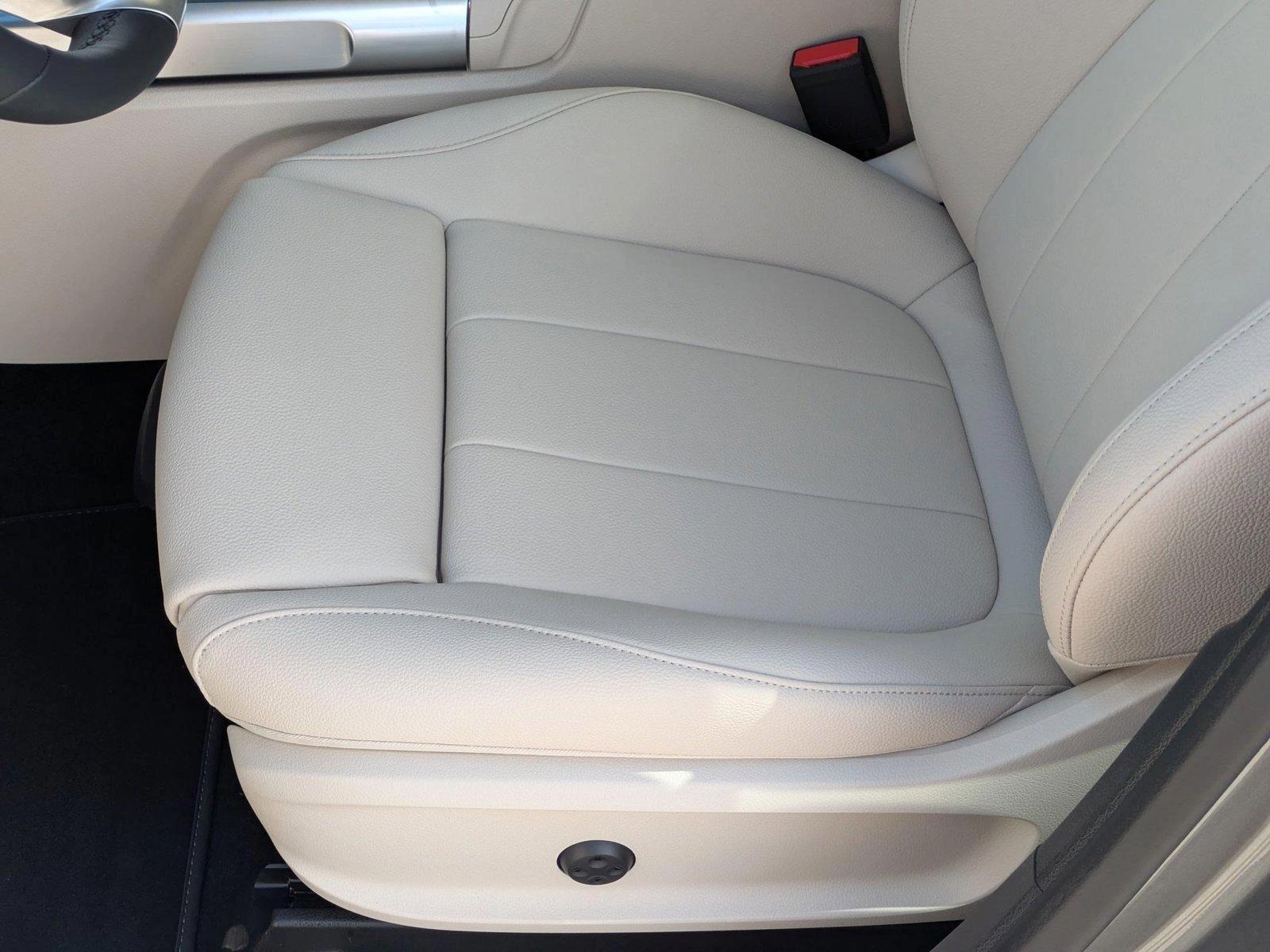 2025 Mercedes Benz GLB 250 4MATIC photo 4