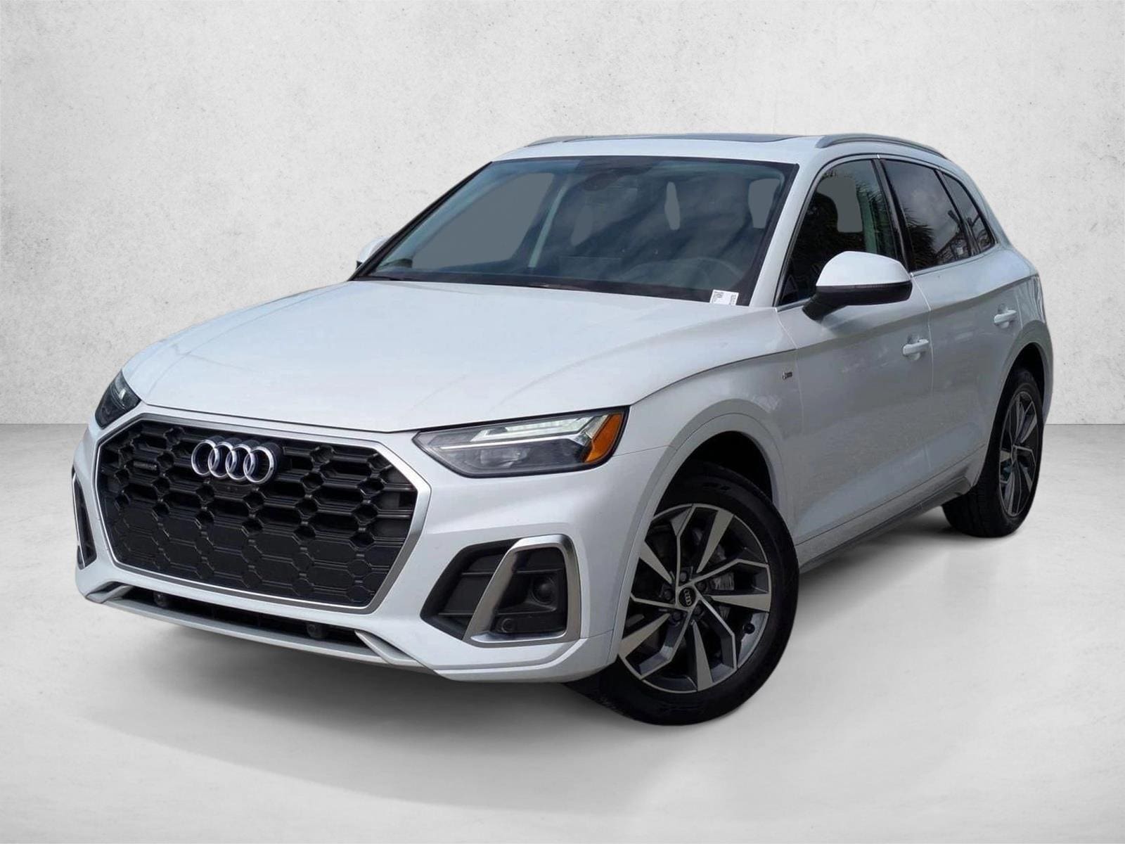 2023 Audi Q5 45 Premium Plus's photo