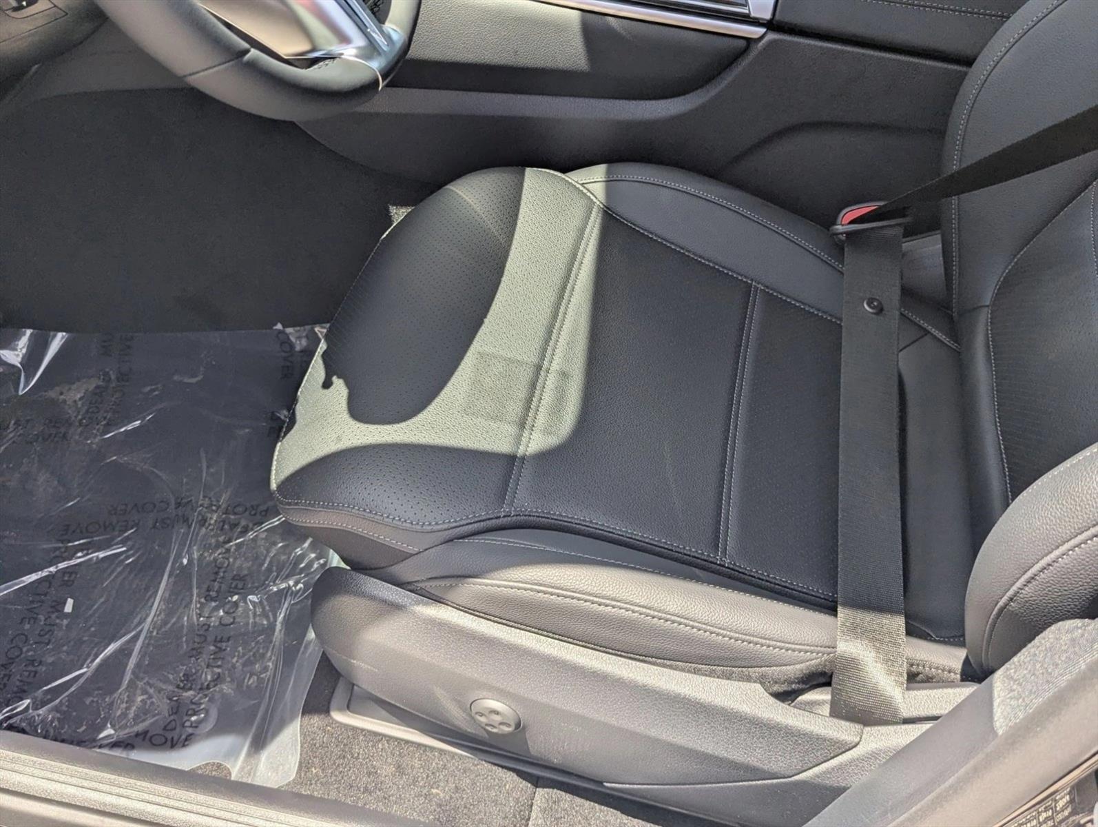 2026 Mercedes Benz GLC 350e 4MATIC photo 3