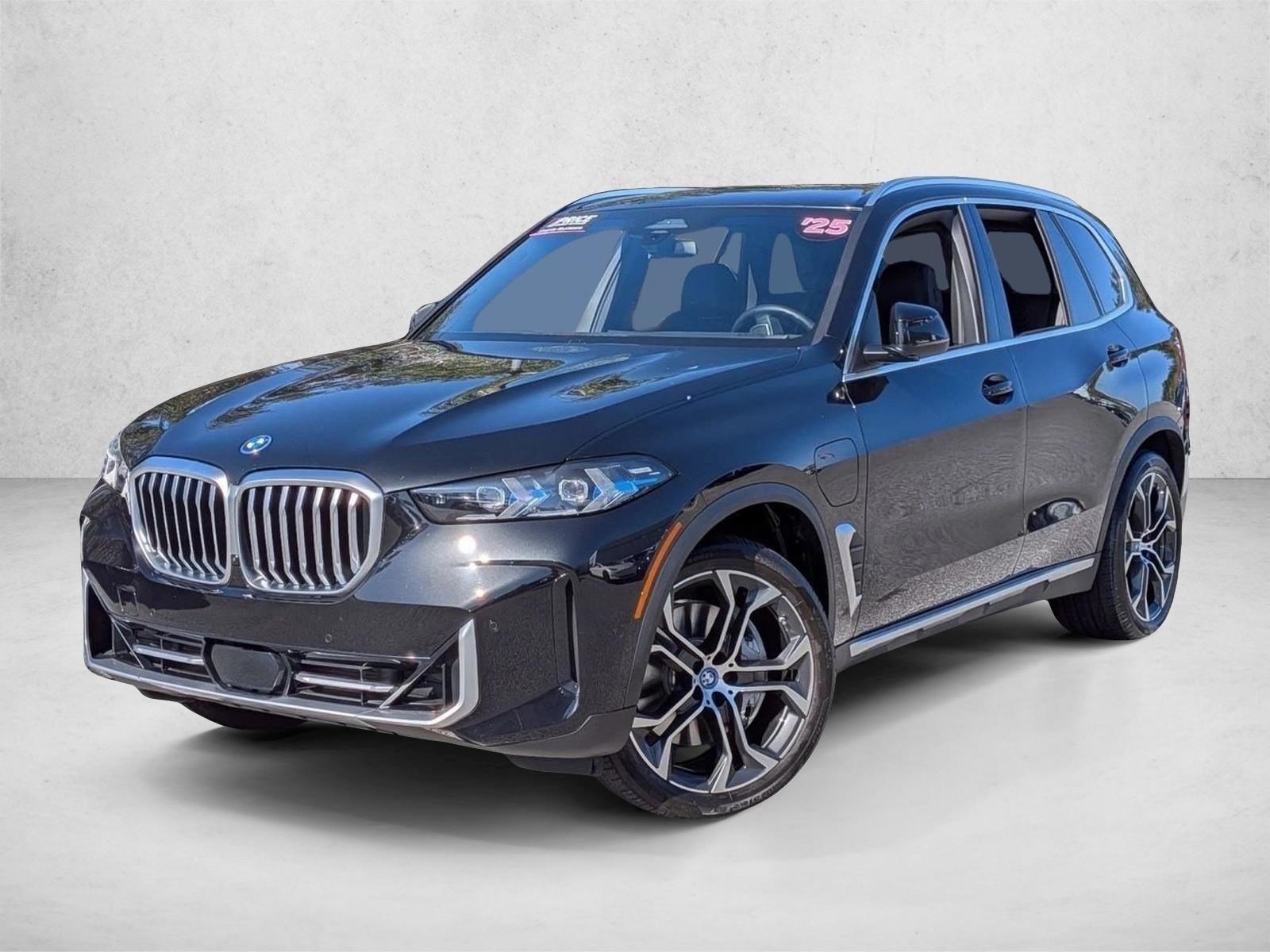 2025 BMW X5 50e's photo