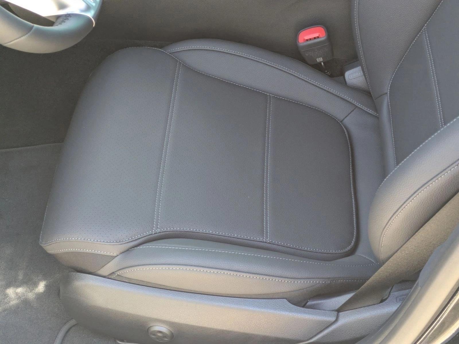 2026 Mercedes Benz C 300 Sedan photo 4