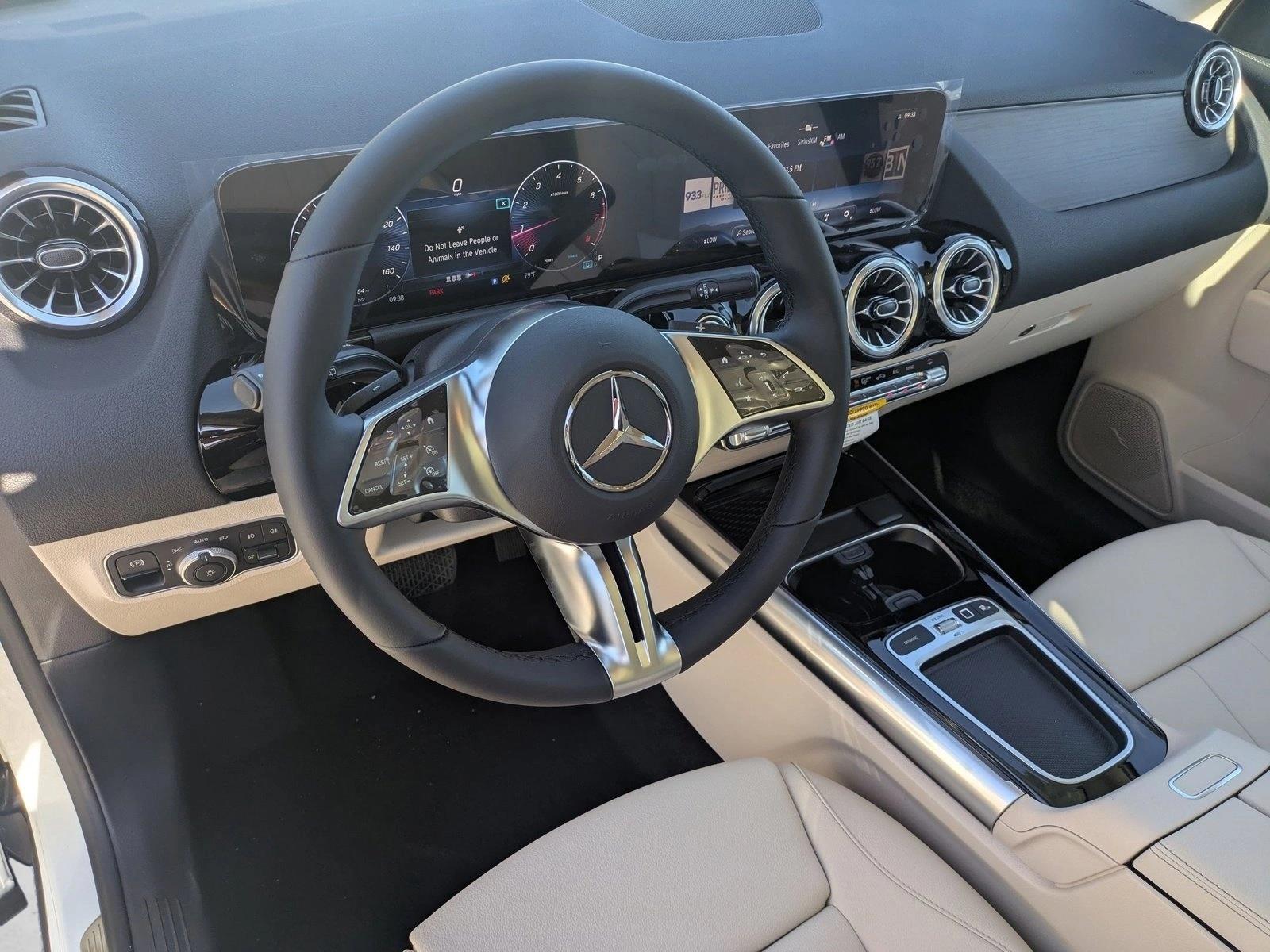 2025 Mercedes Benz GLA 250 4MATIC photo 3