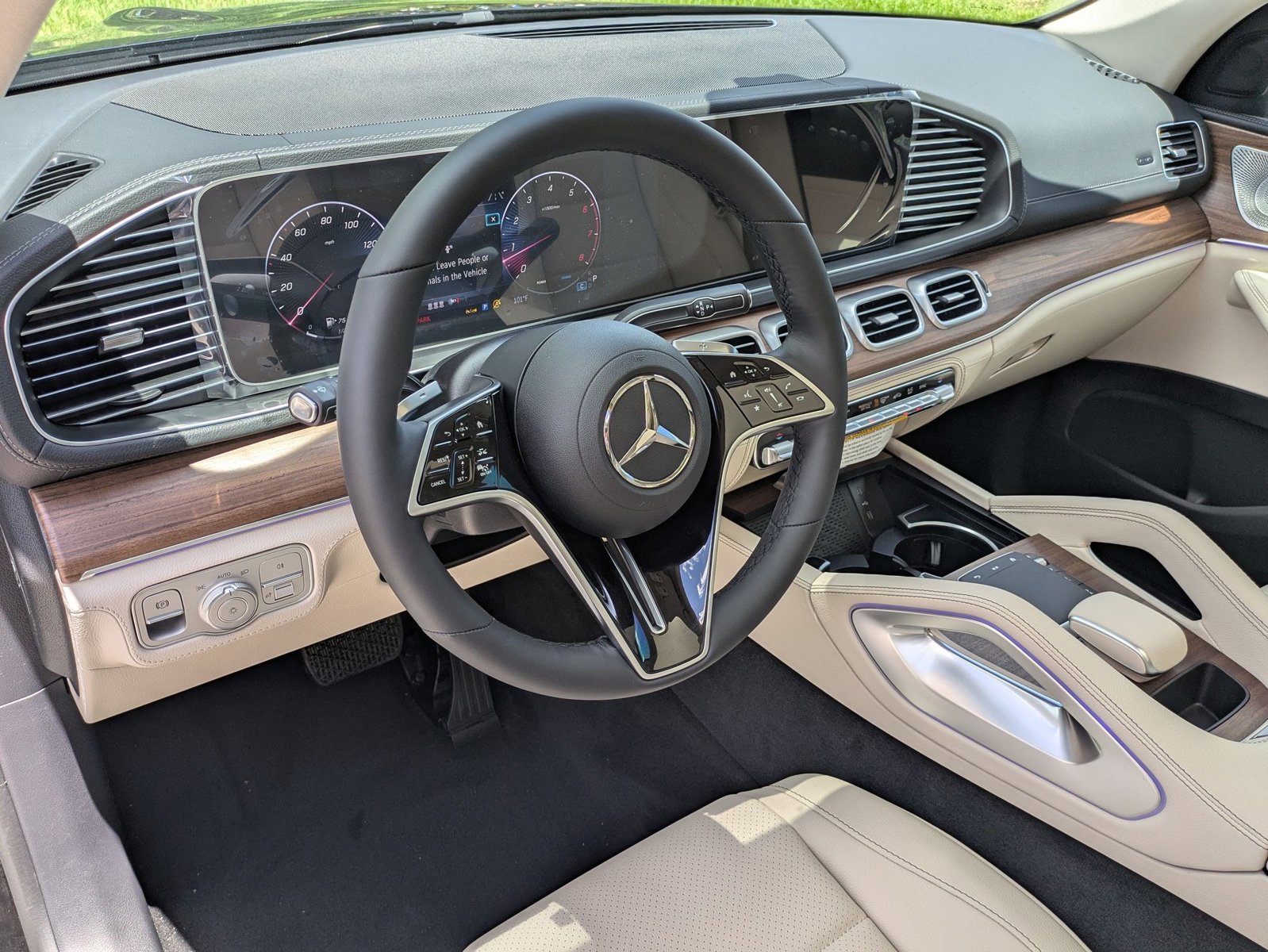 2026 Mercedes Benz GLE 450 4MATIC photo 3